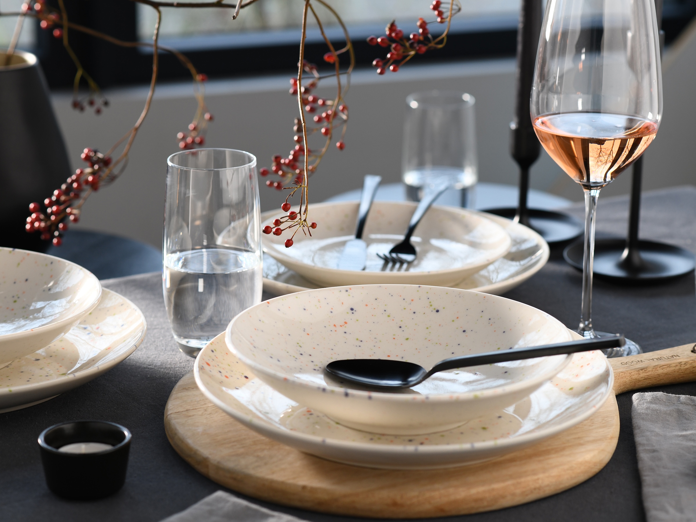 CreaTable Teller-Set »Confetti, Tellerset 12-tlg.« Unregelmäßige bunte Punkte, Gute Laune Geschirr, Frisch, Freundlich