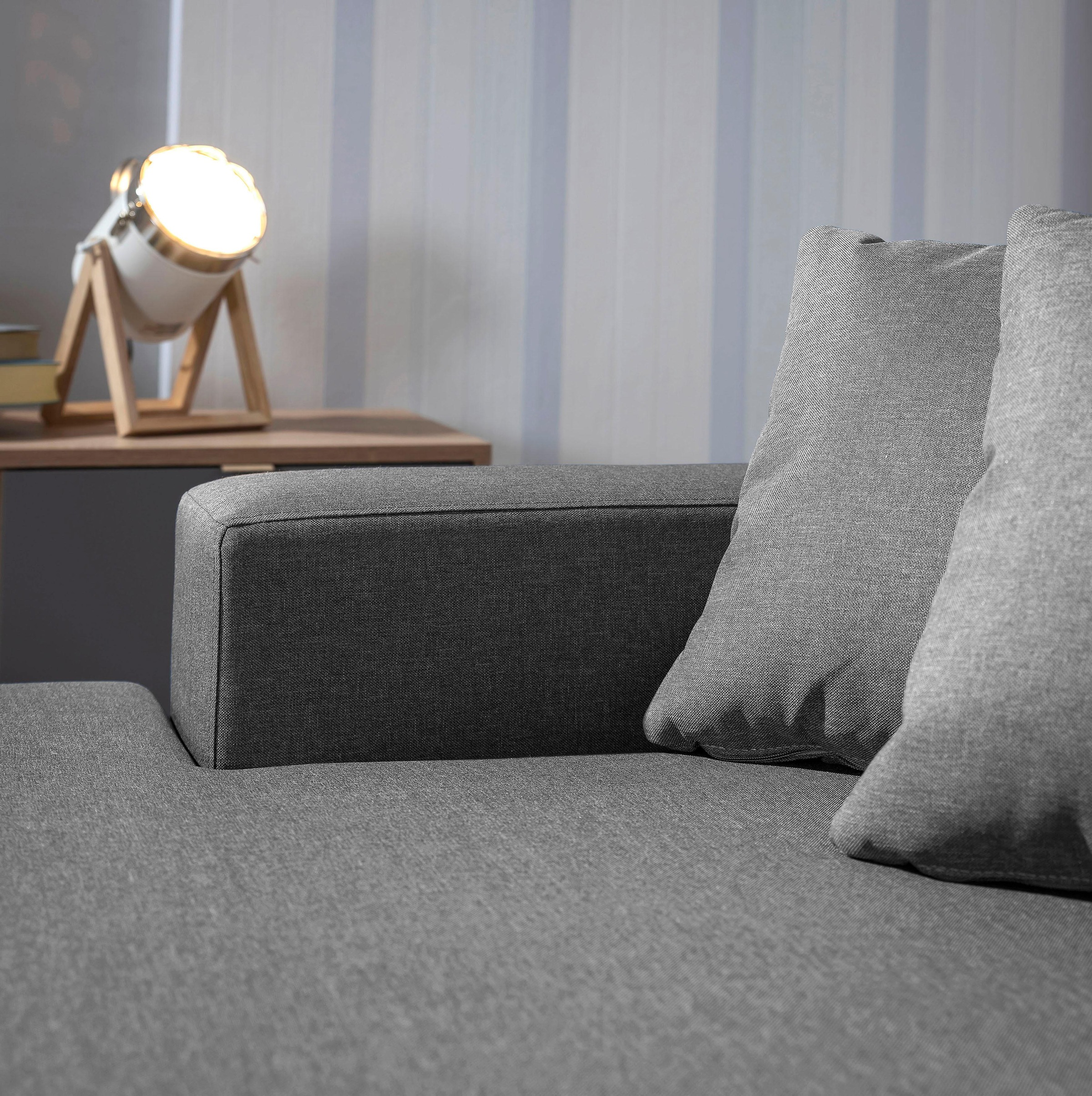 Max Winzer® Ecksofa »Flori Set inkl. Hocker, guter Sitzkomfort, aktuelles Design«, (Spar-Set, Ecksofa und Hocker), elegant mit abgewinkelten Chromfüßen, inklusive Zierkissen