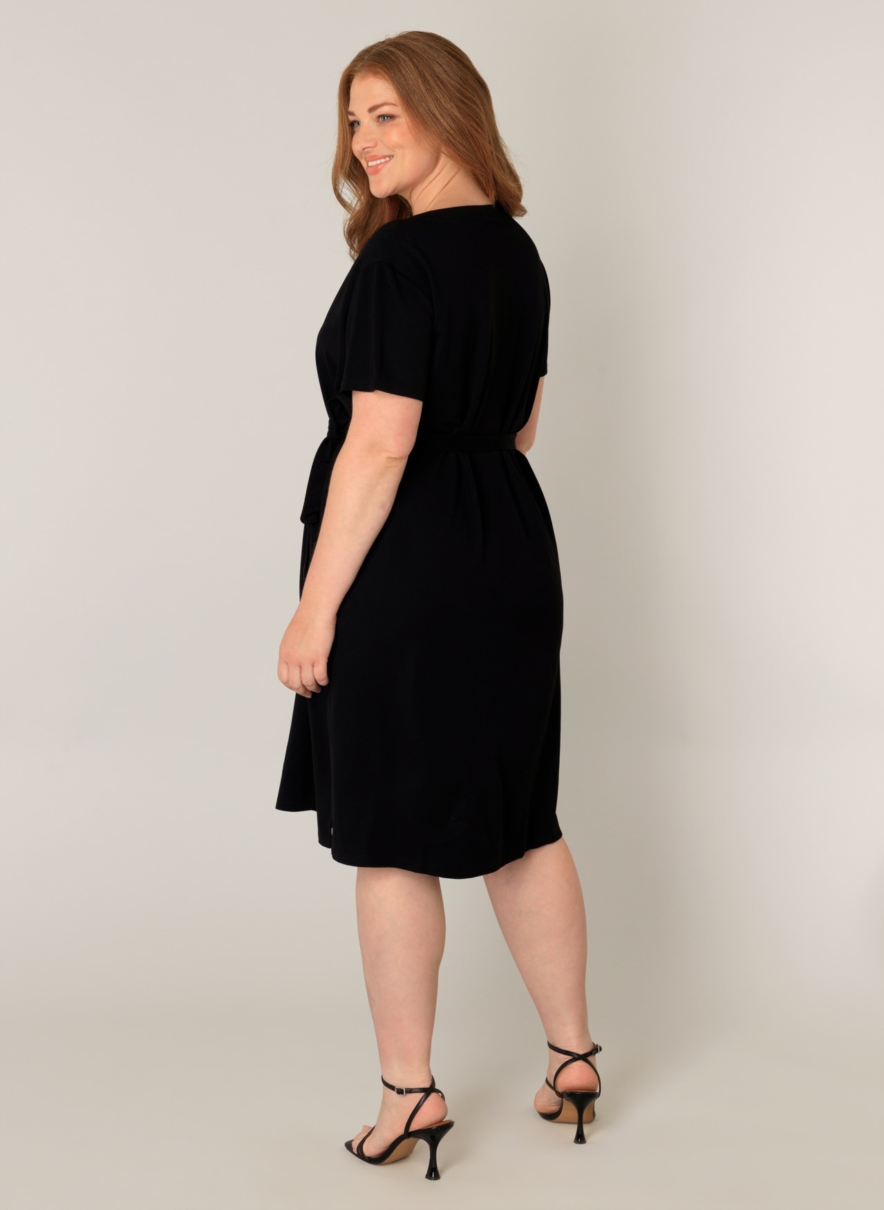 Base Level Curvy Sommerkleid, mit Bindegürtel