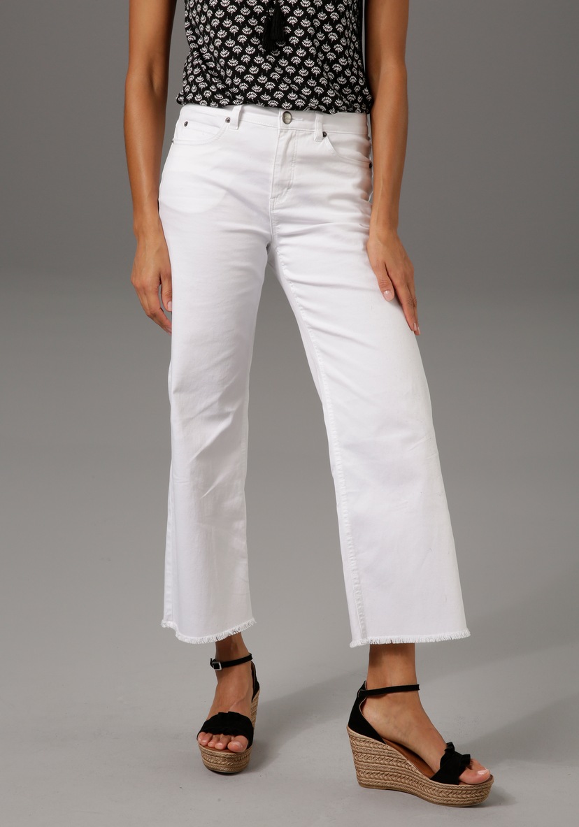 Aniston SELECTED Straight-Jeans, in verkürzter cropped Länge bei ♕ | Stretchjeans