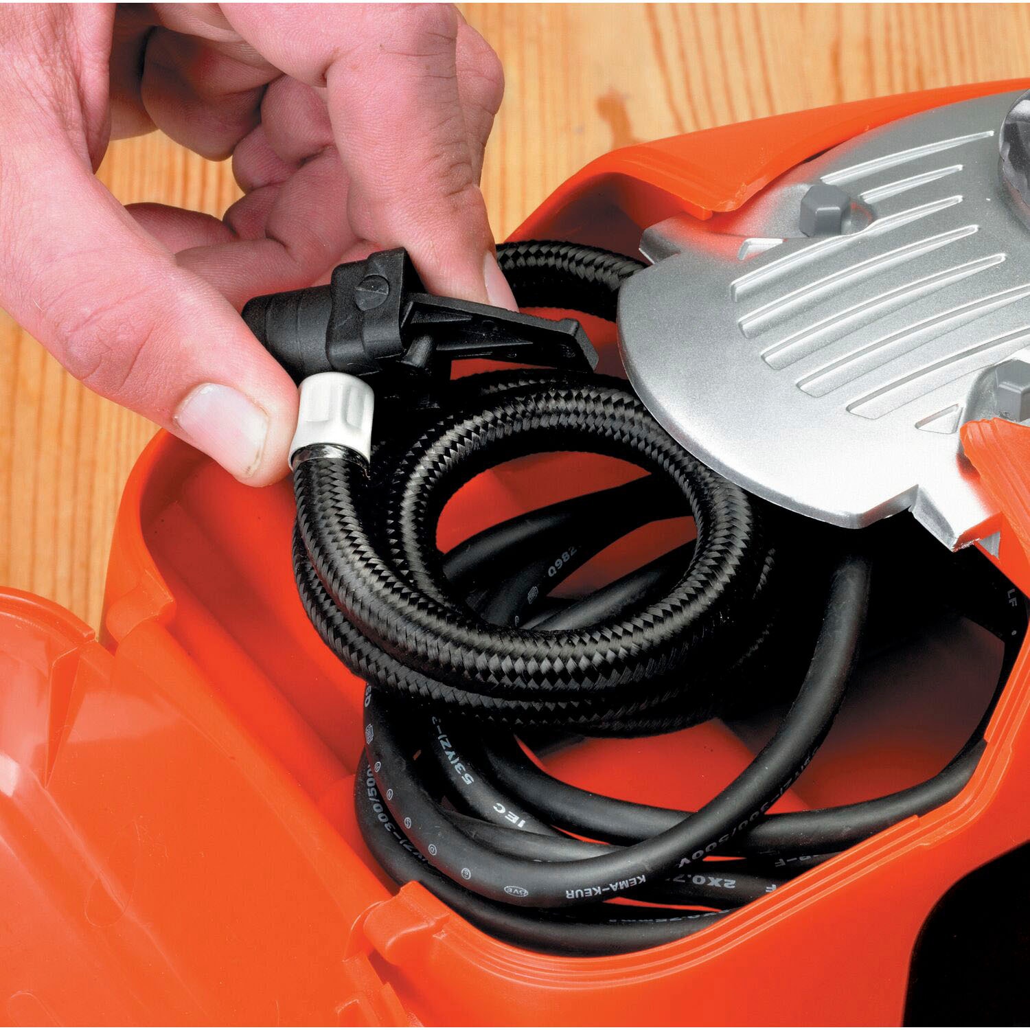 Black + Decker Kompressor »ASI300«, 160 PSI, 12V/230V, 3 Ventile, dig. Druckeinst.