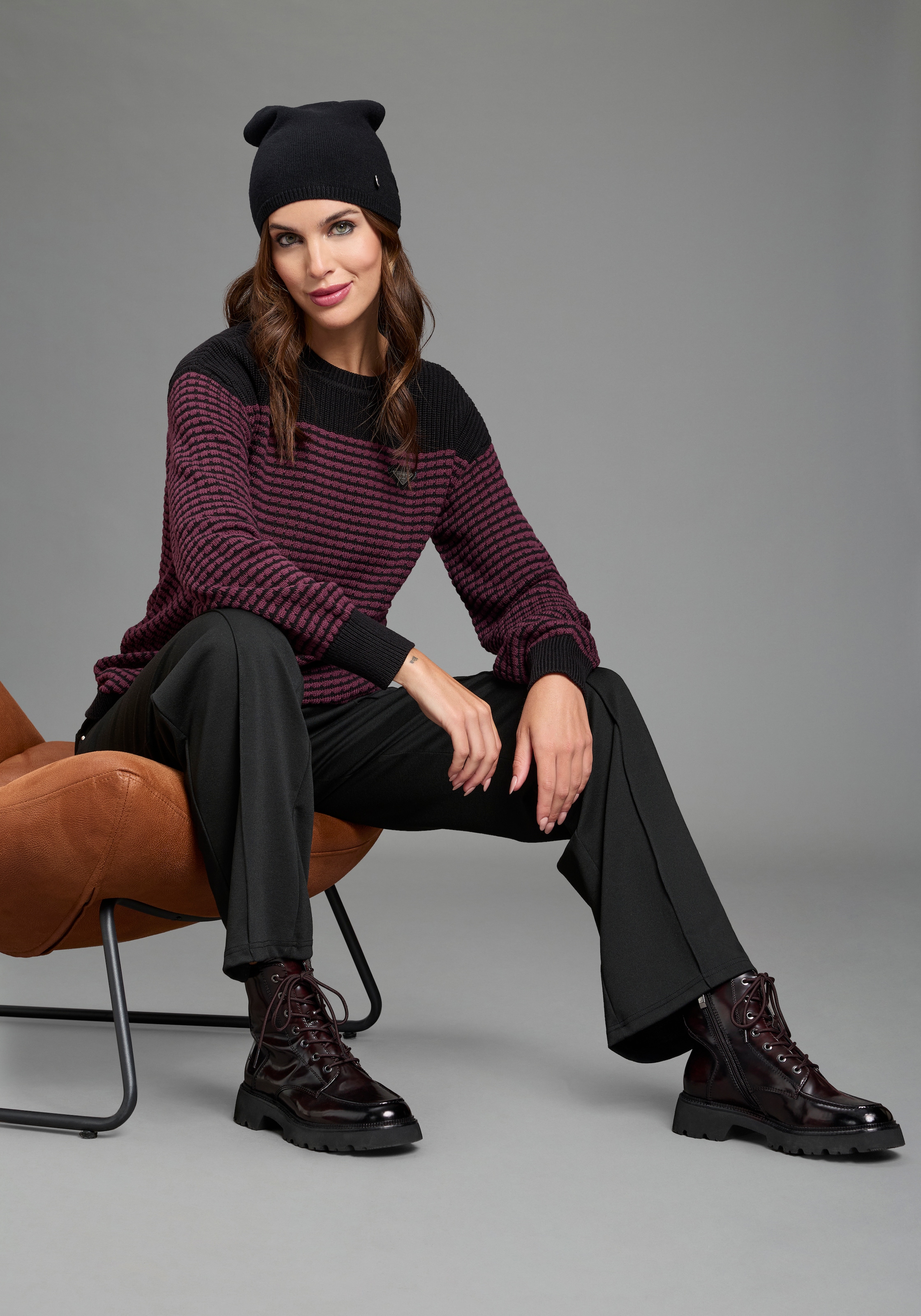 Bruno Banani Strickpullover lässig geschnittene Passform, hüftlange Form, mit Langarm und Bündchen