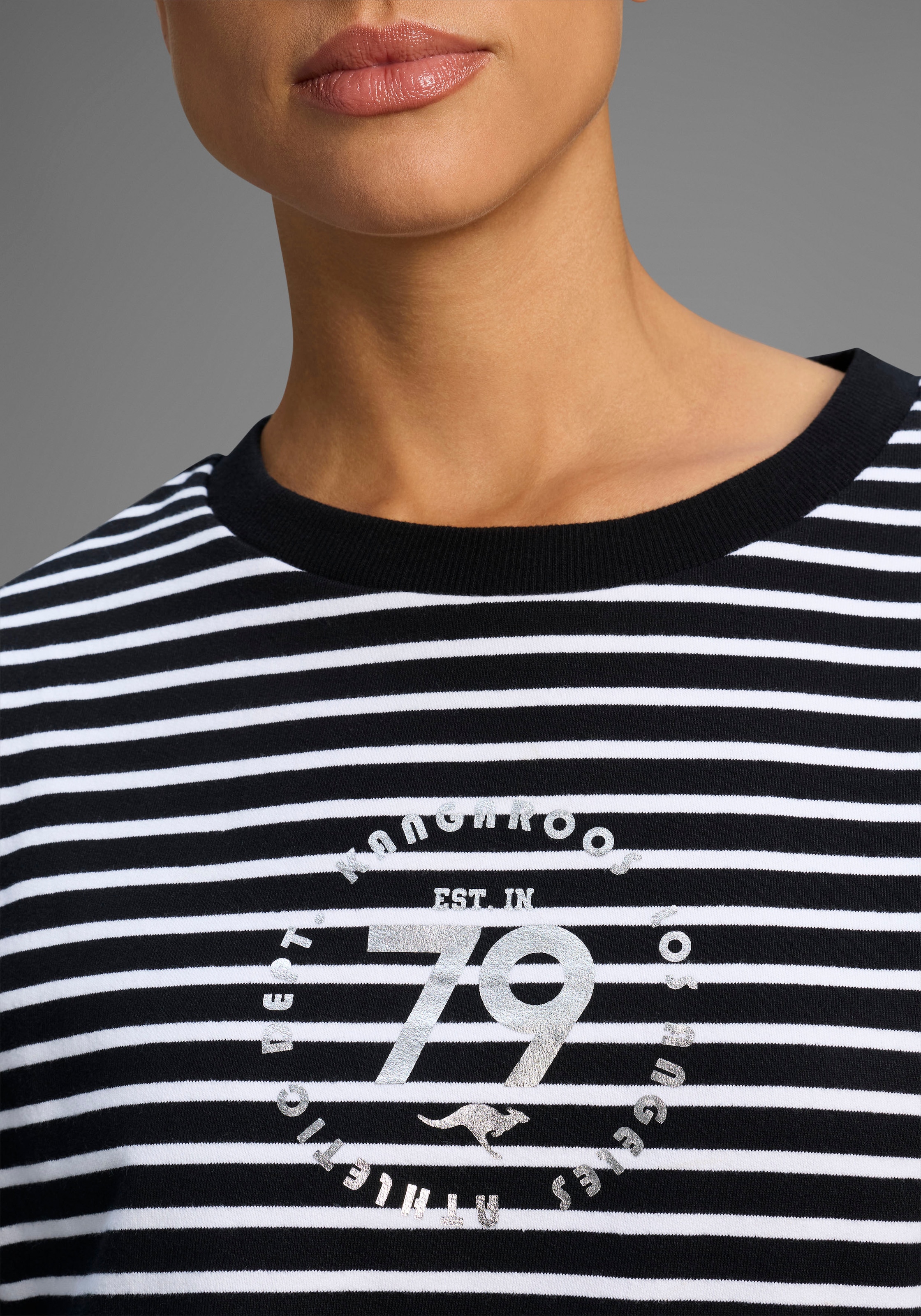 KangaROOS Sweatshirt , im Oversize Look mit schimmerndem Frontprint
