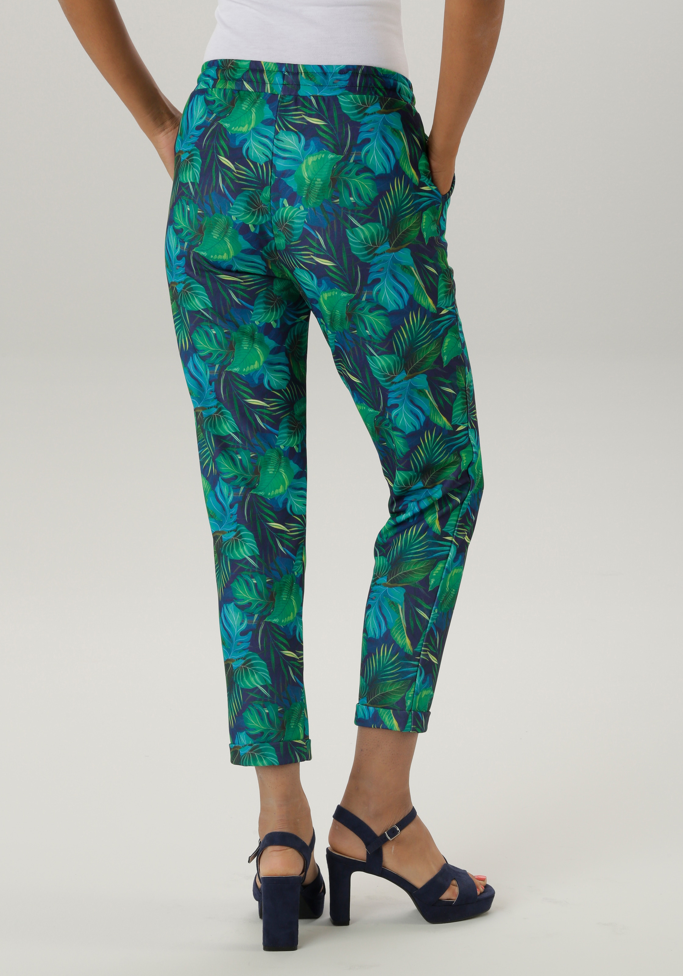 Aniston SELECTED Schlupfhose, mit großflächigem und abstraktem Blättermuster - NEUE KOLLEKTION