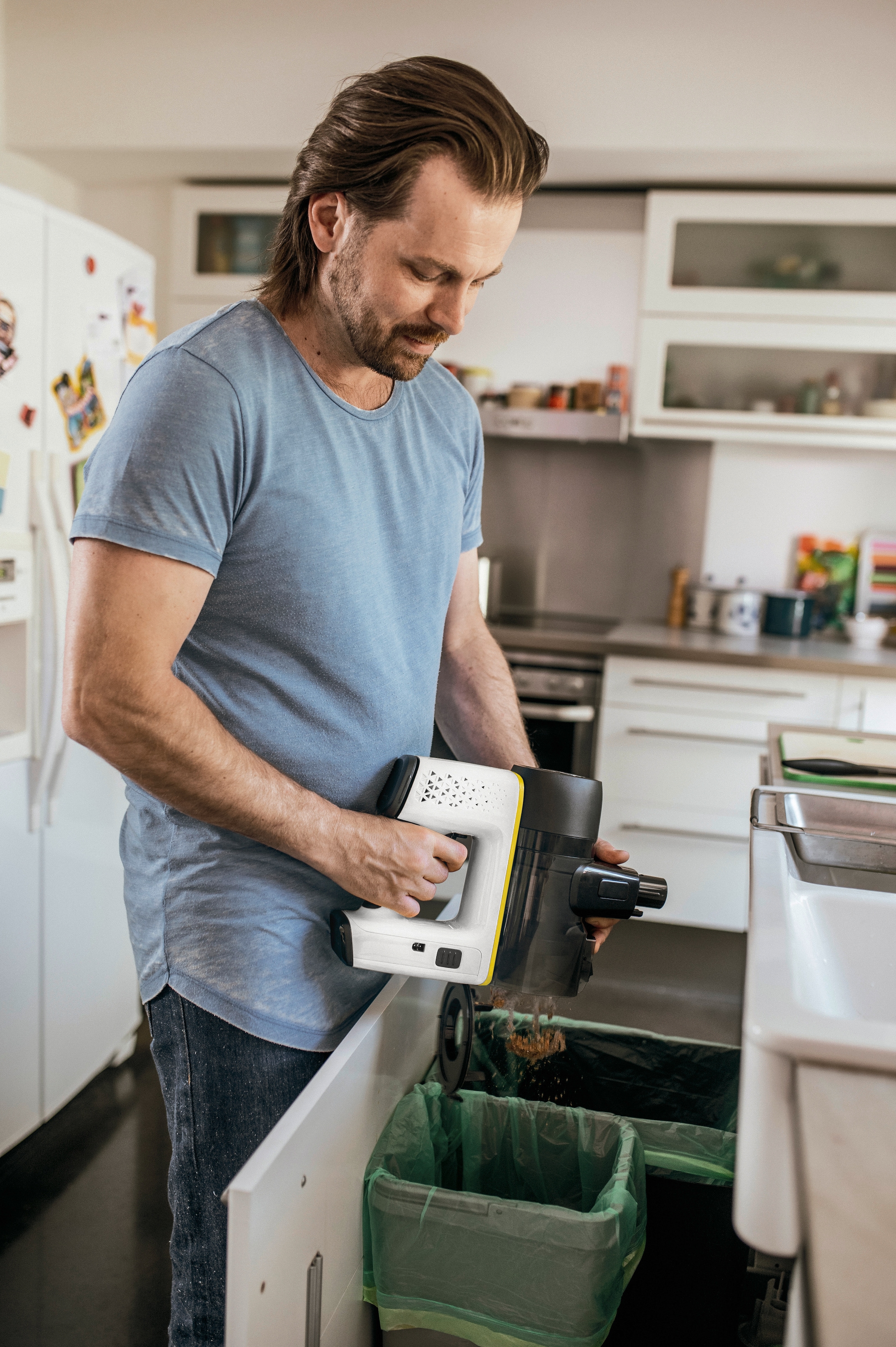 KÄRCHER Akku-Stielstaubsauger »VC 6 Cordless ourFamily Car«, beutellos, inkl. Akku und Wandhalterung mit Ladefunktion
