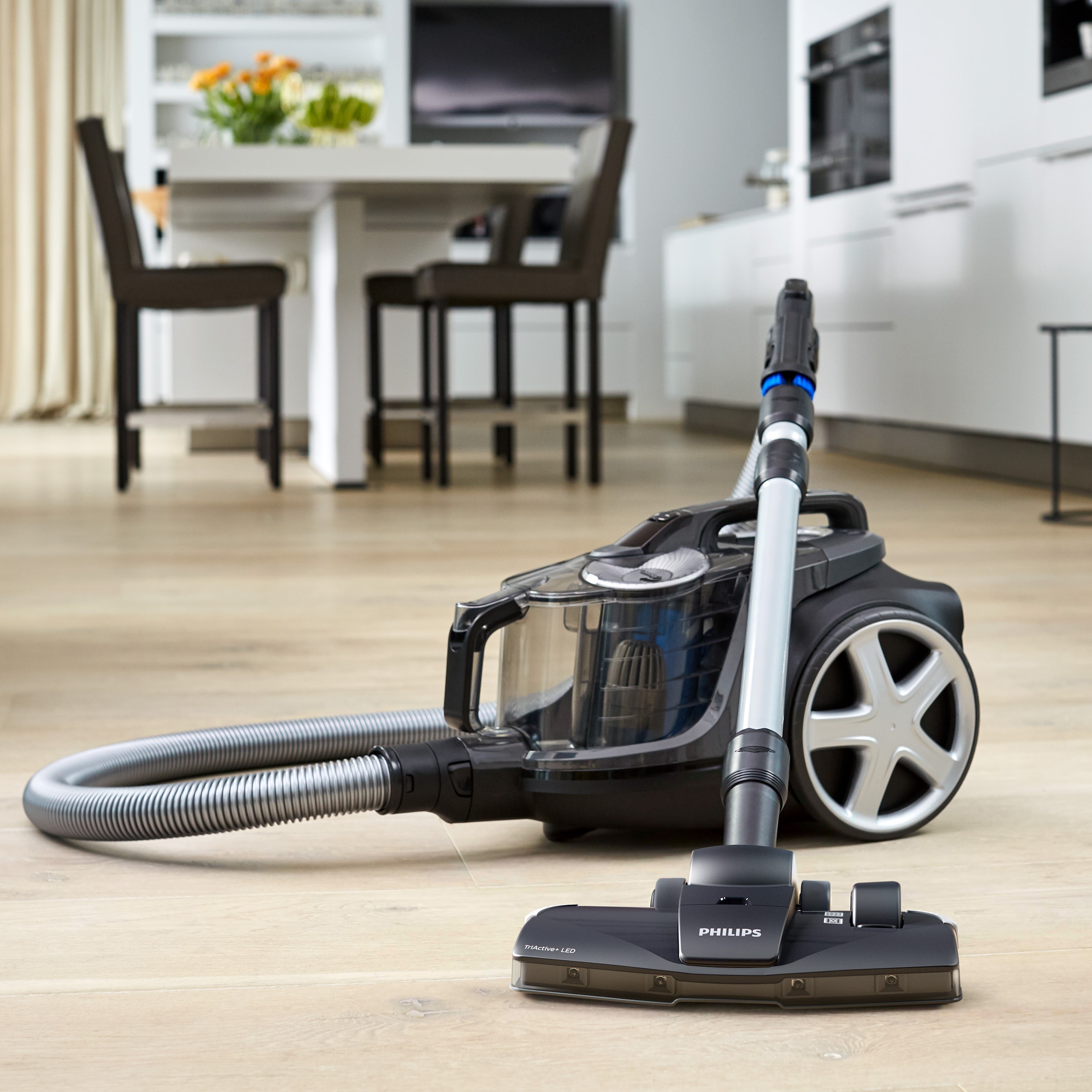 Philips Bodenstaubsauger »FC9747/09« 900 W beutellos mit 2 l Fassungsvermögen und Tri-Active-LED-Düse