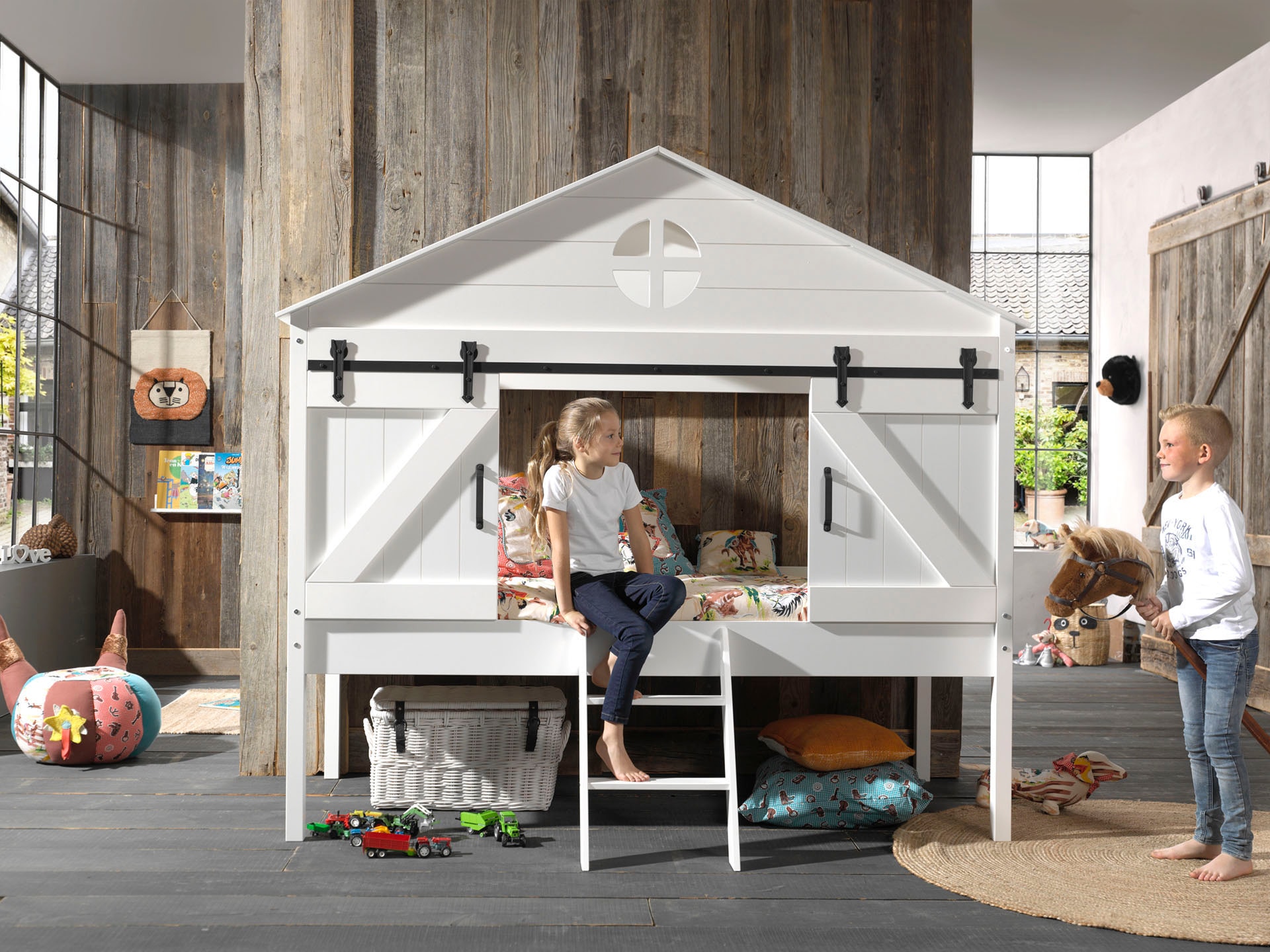 Vipack Kinderbett »Barnie«, (Made in Europe), Hausbett, Einzelbett