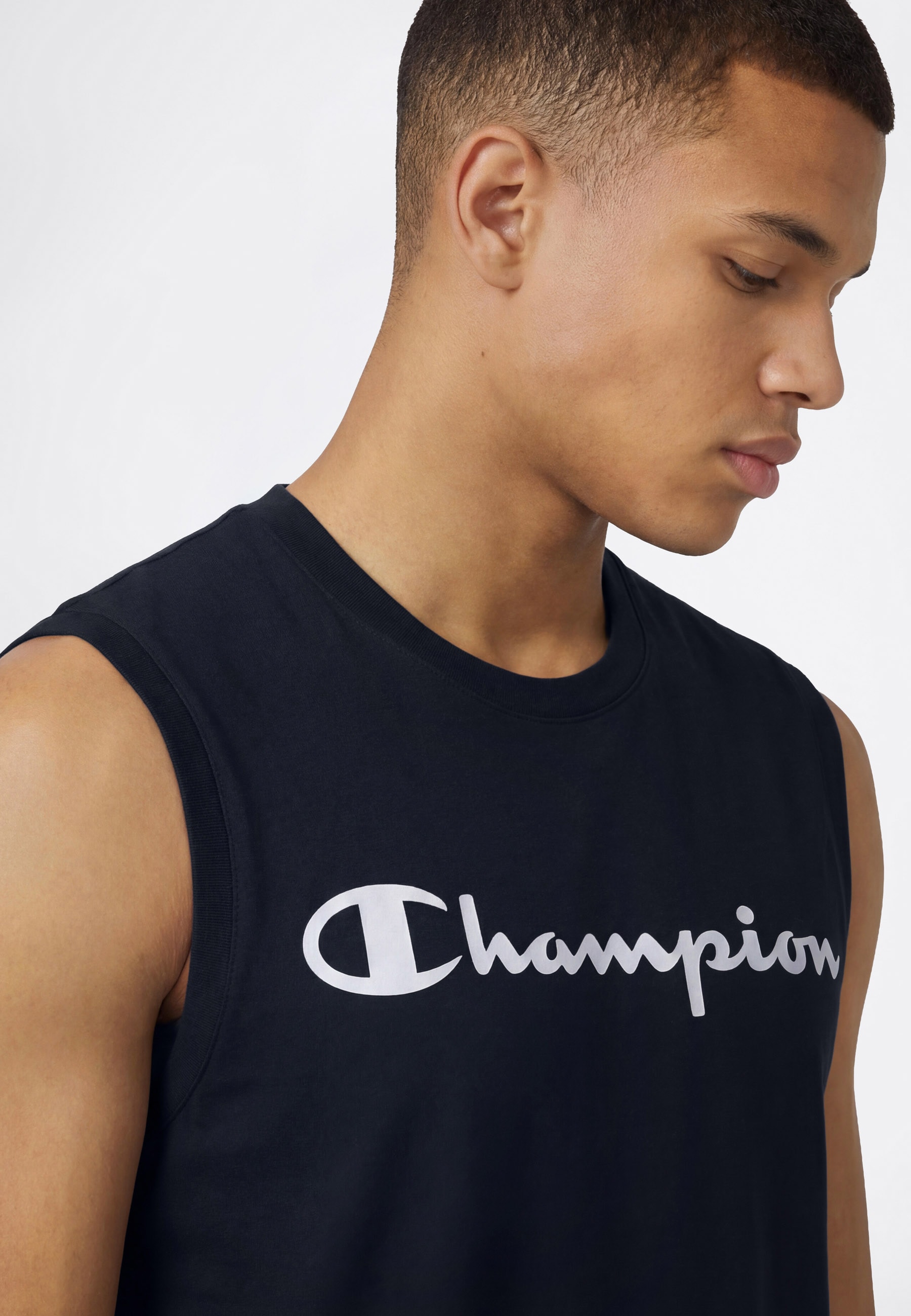 Champion Tanktop »BASICS Sleeveless T-Shirt Large Logo« sportliche Schnittform, sportlicher Stil, mit Rundhalsausschnitt