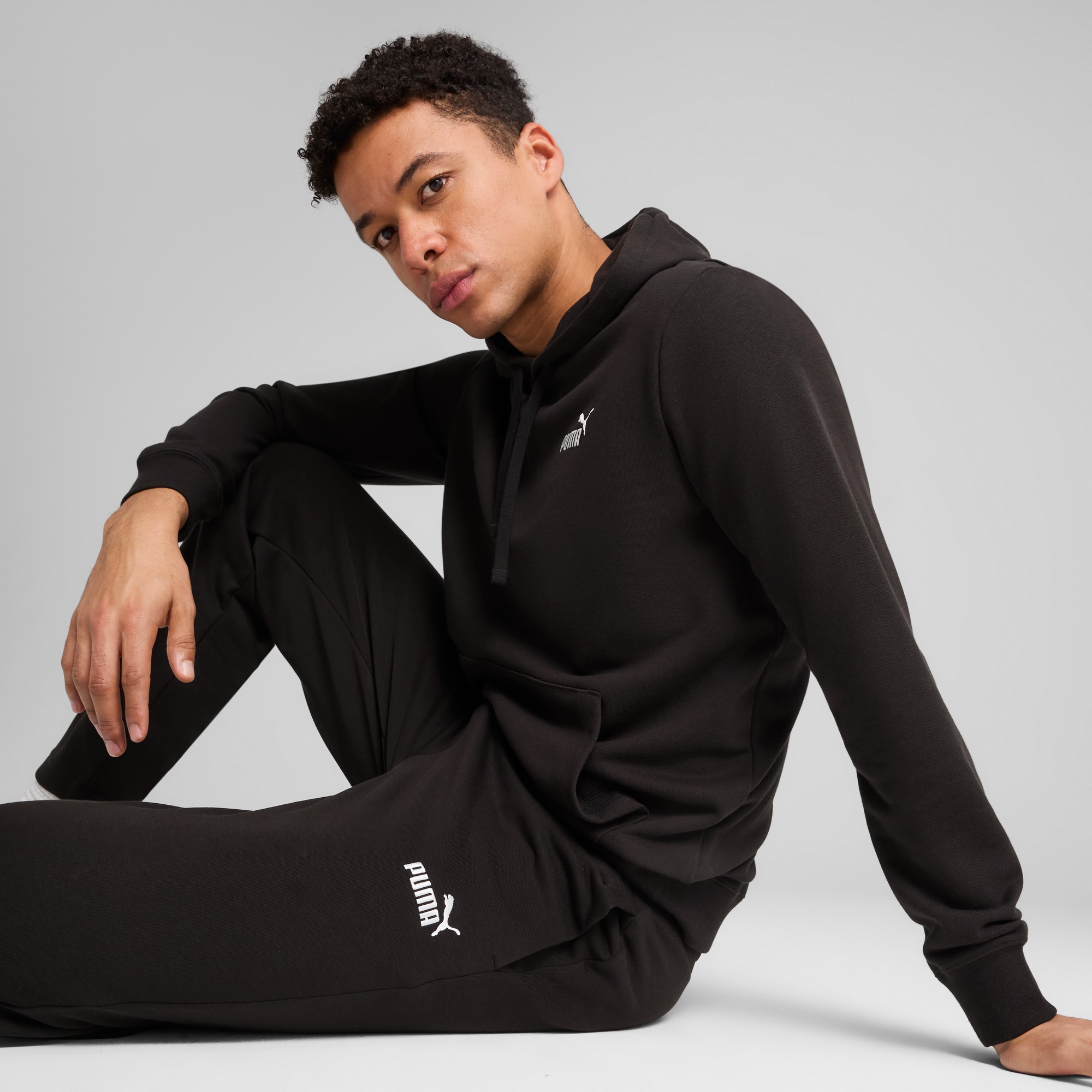PUMA Trainingshose »ESS NO. 1 LOGO SWEATPANTS TR OP«, Jogginghose, weiche French Terry Qualität