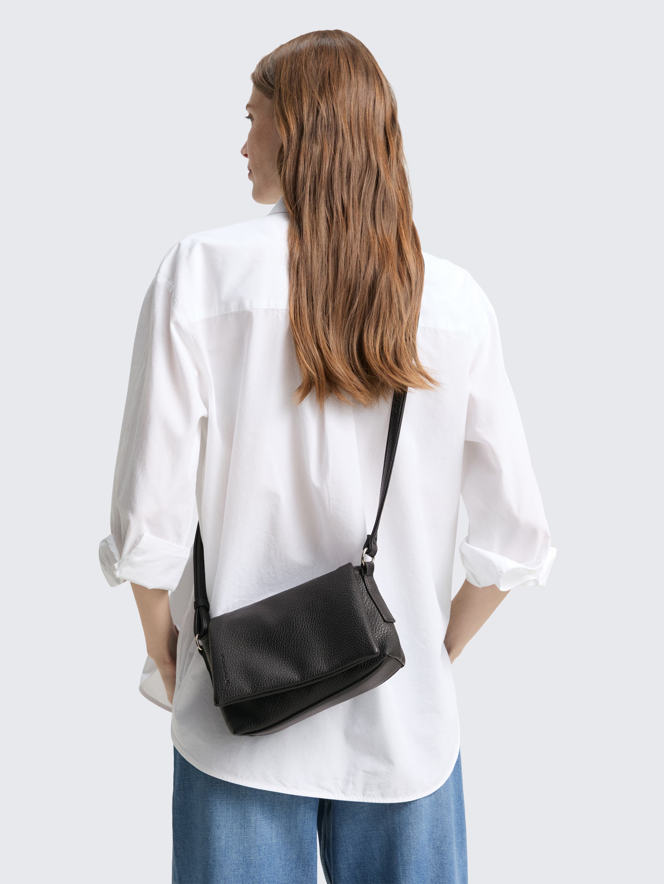 TOM TAILOR Umhängetasche »Lissi« besonders weiches Material lässig fallend mit trapzförmigen Schnitt