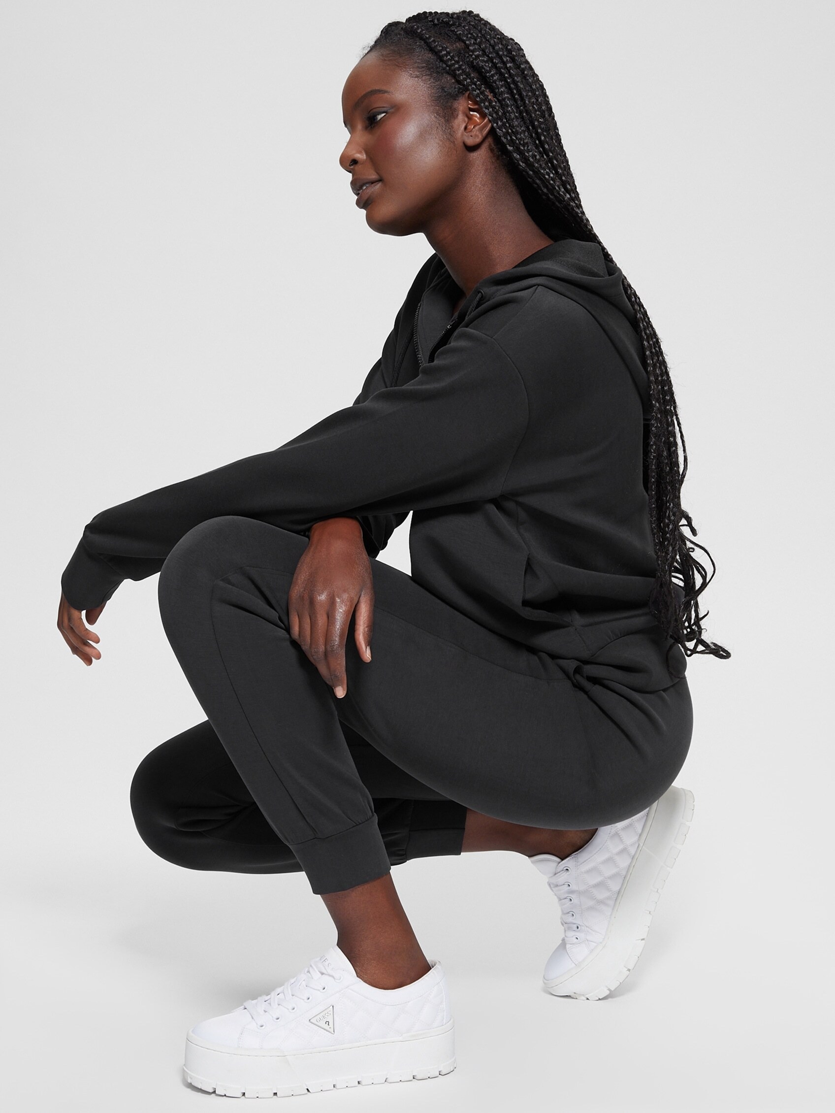 Guess Jogginghose »OLYMPE LONG PANTS«  in Scuba-Qualität, Logo-Patch
