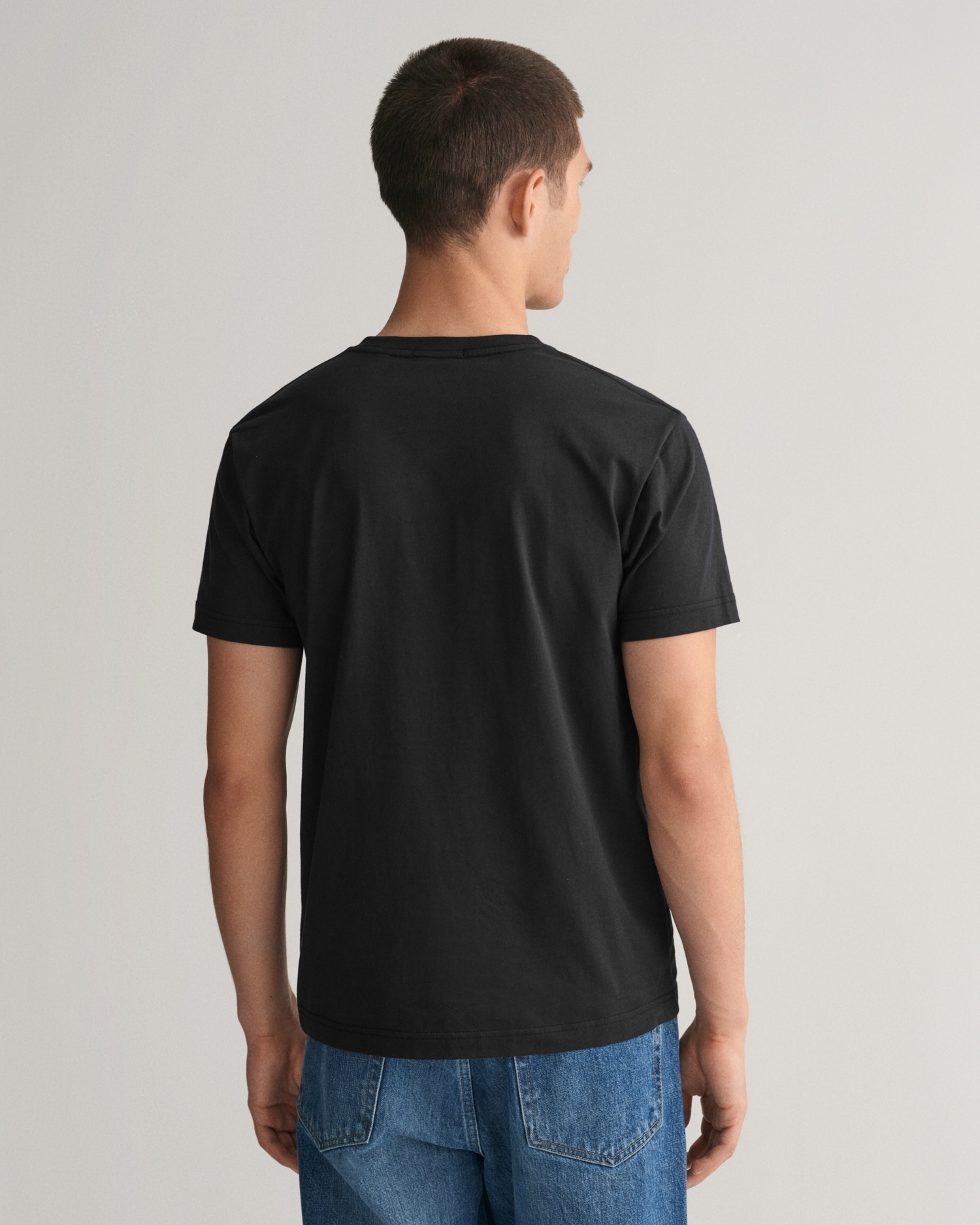 T-SHIRT«, der SHIELD Brust ♕ mit einer »SLIM Gant Logostickerei kleinen T-Shirt auf bei V-NECK