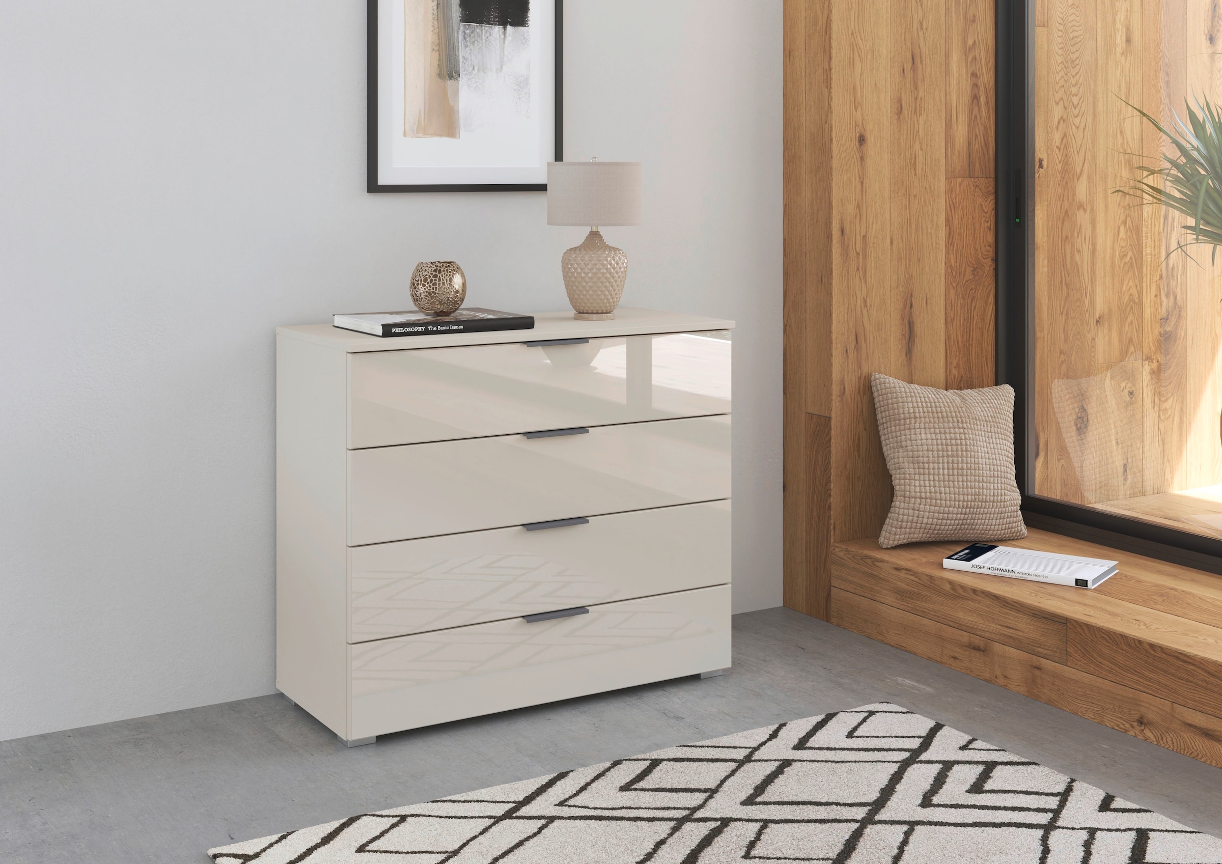 rauch Schubkastenkommode »Sideboard Schubladenkommode Schubladenkommode AGORDO mit Glasfront«, (in zwei Griff-Farben), Breite 93 cm mit 4 großen Schubladen für viel Stauraum MADE IN GERMANY