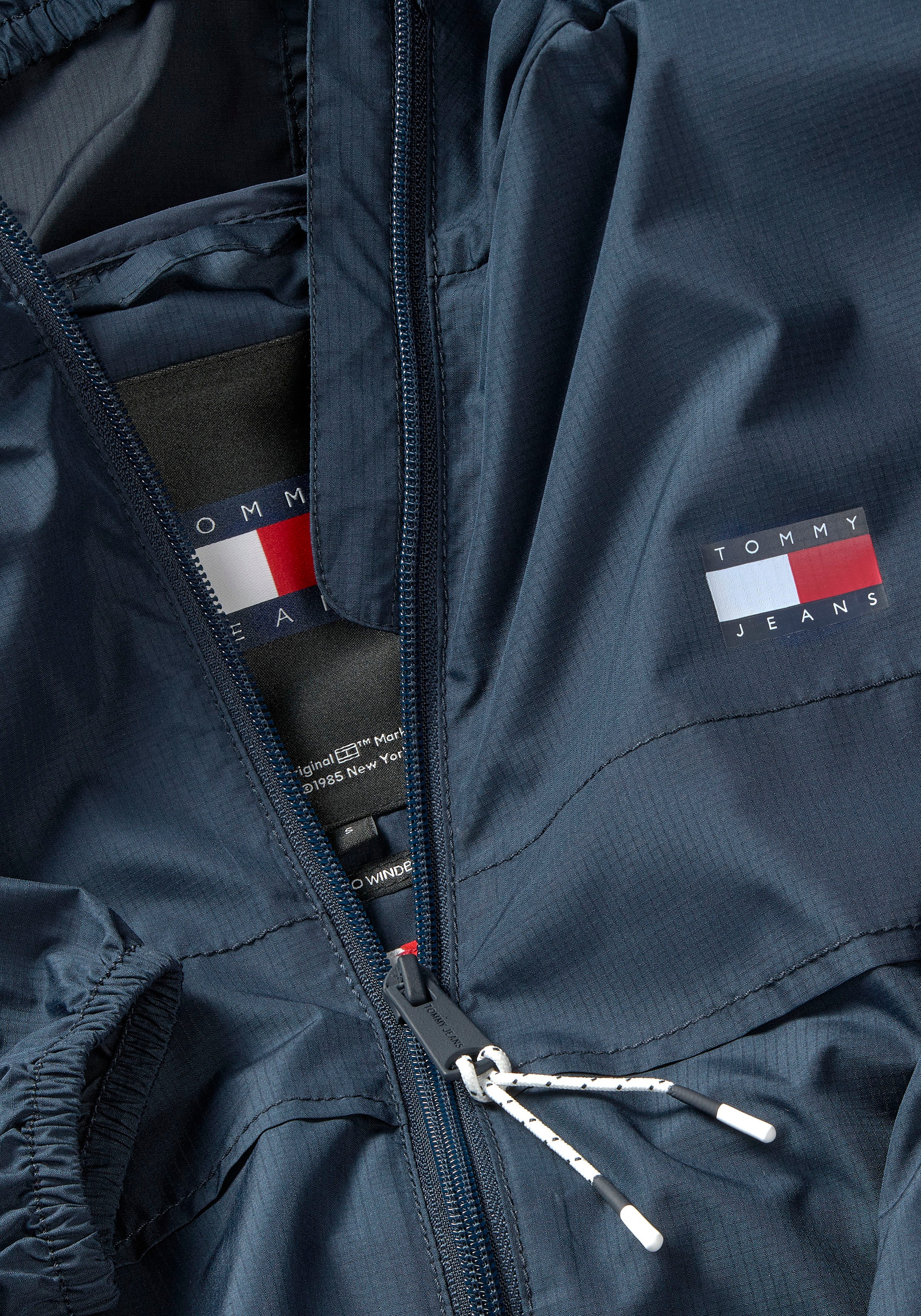 Tommy Jeans Windbreaker »TJW CRP LT CHICAGO«, in modischer Cropped Form