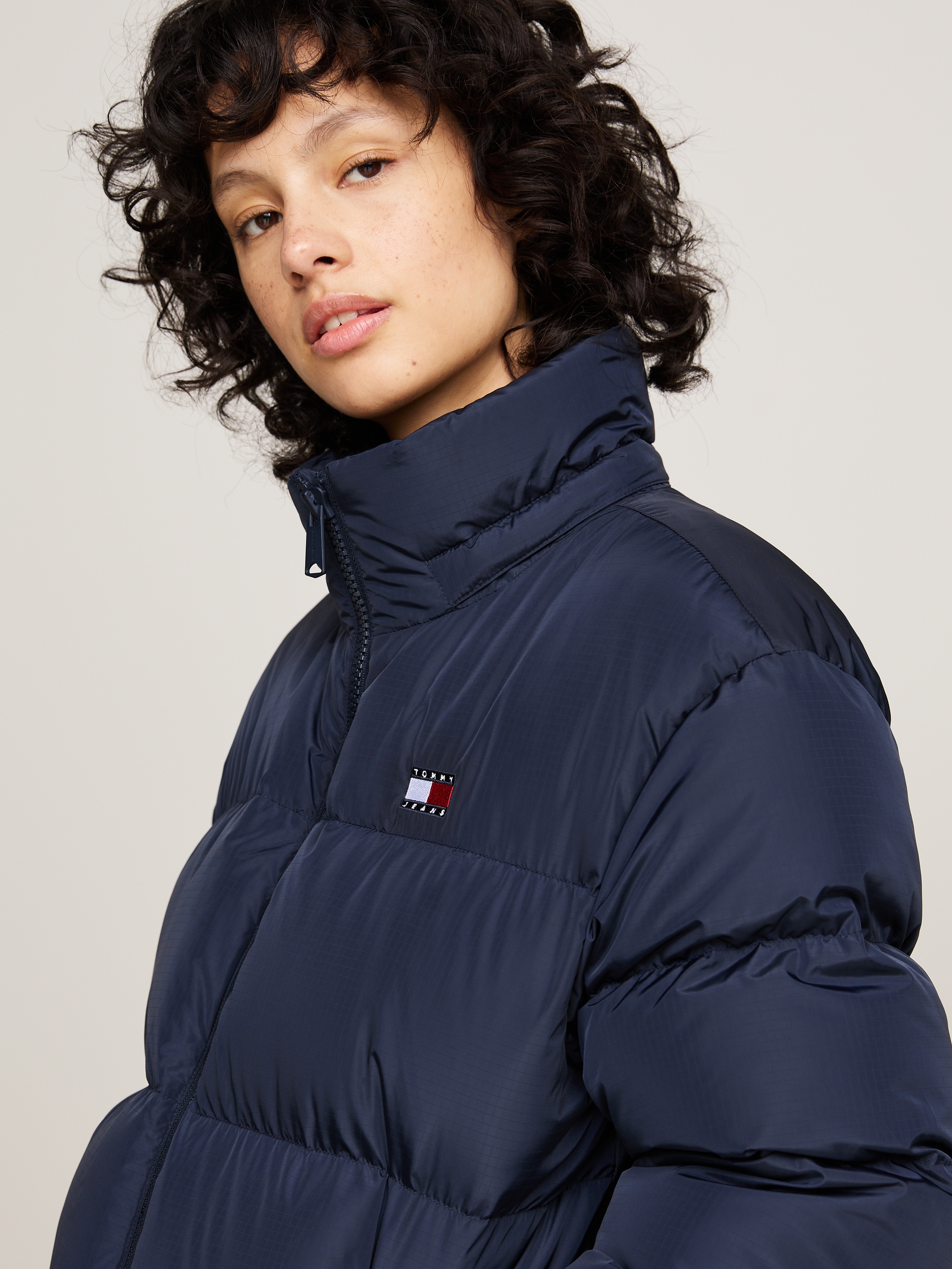 Tommy Jeans Steppjacke »TJW ALASKA PUFFER EXT«, mit Kapuze, mit Logostickereien