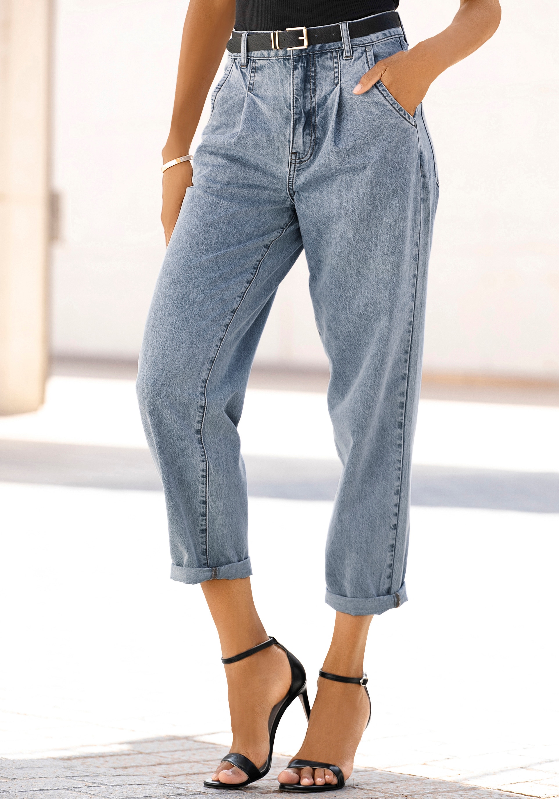 Relax-fit-Jeans, in High-waist-Form mit Bundfalten, Crop-Design