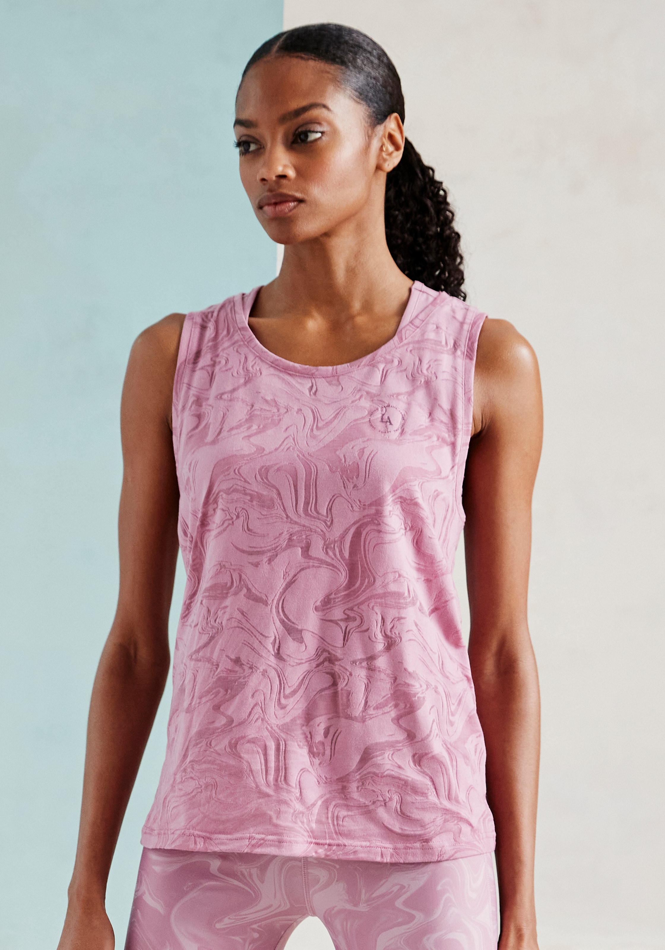 LASCANA ACTIVE Funktionsshirt, Sportshirt mit Rundhalsausschnitt und Logodruck
