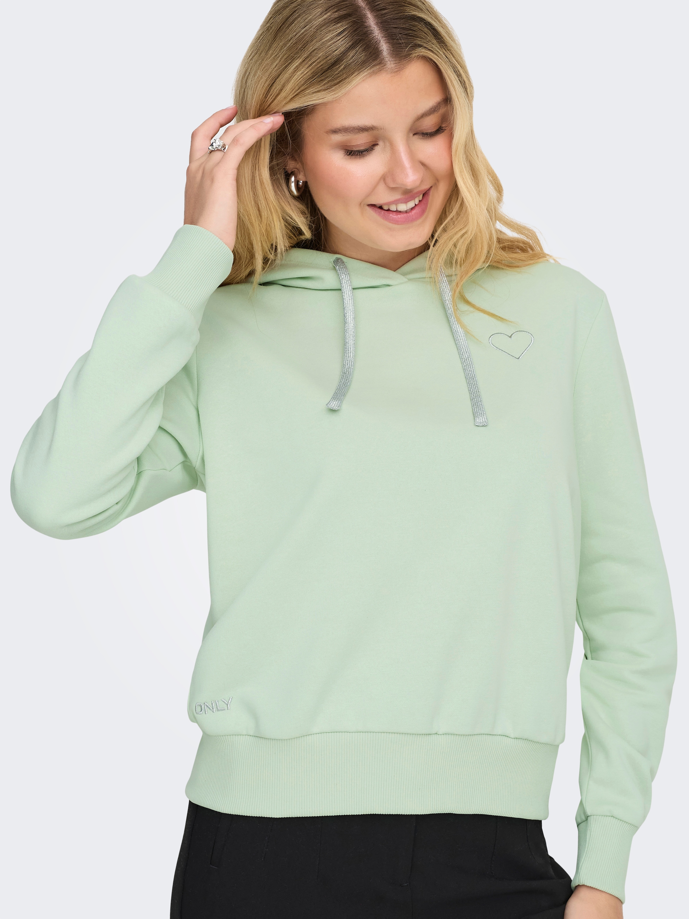 ONLY Kapuzensweatshirt »ONLNOLI L/S HEART HOOD SWT NOOS«, Baumwollmischung, regular fit
