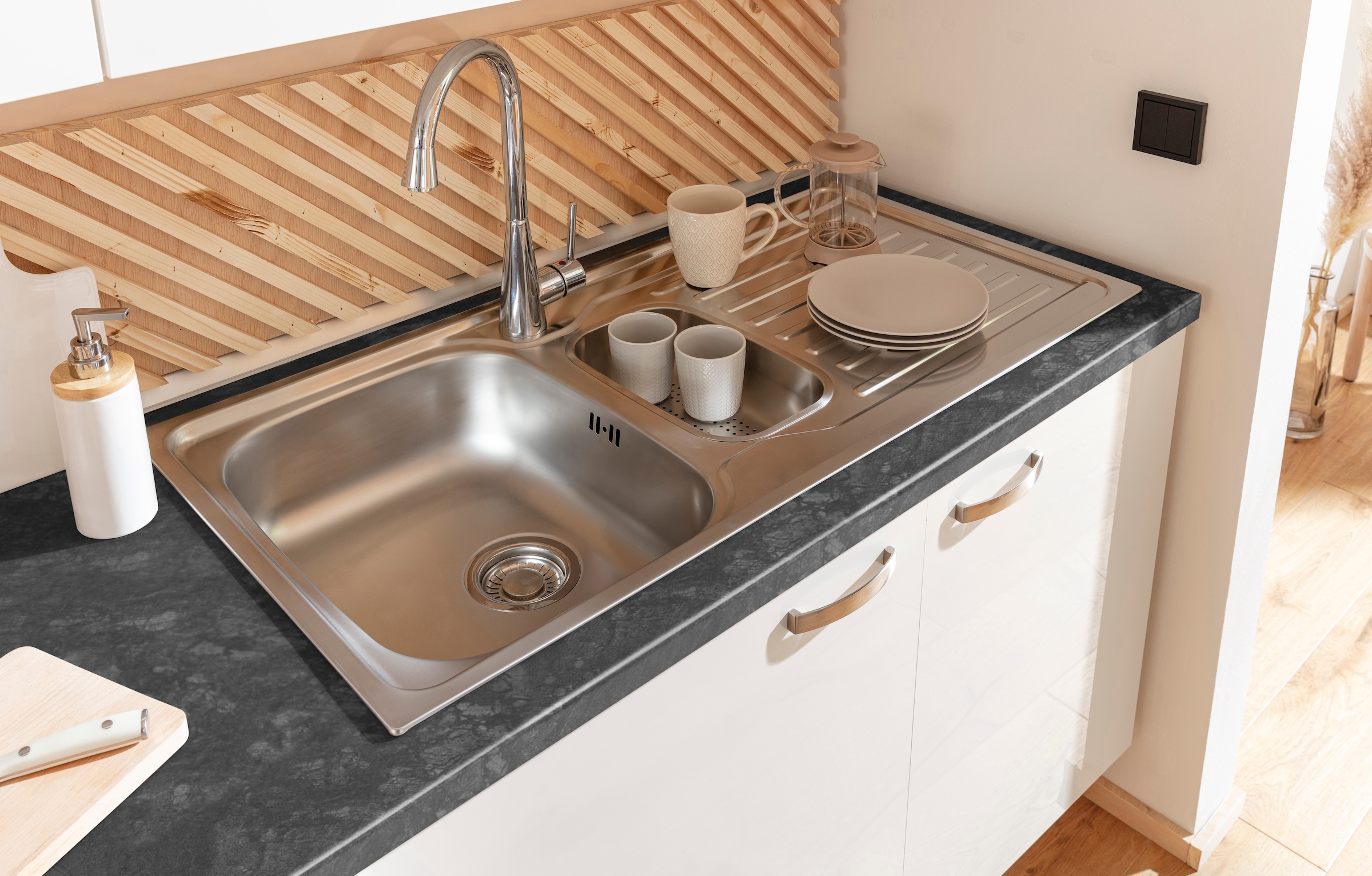 OPTIFIT Küchenzeile »Cara mit Hanseatic E-Geräten«, Breite 400 cm, Induktionskochfeld, Soft-Close-Funktion, Vollauszüge