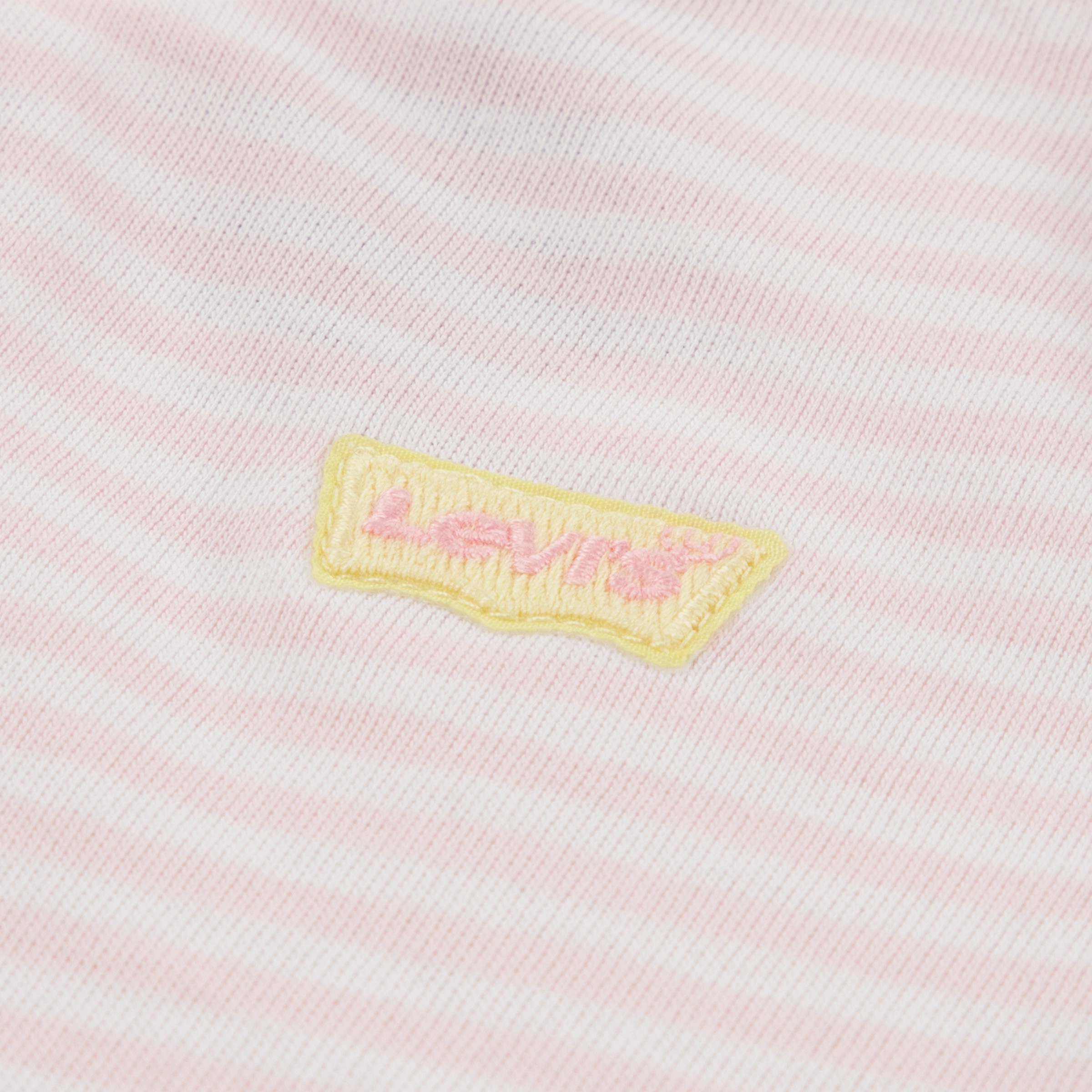 Levi's® Kids T-Shirt »MINI BATWING« mit Logo-Badge auf der Brust