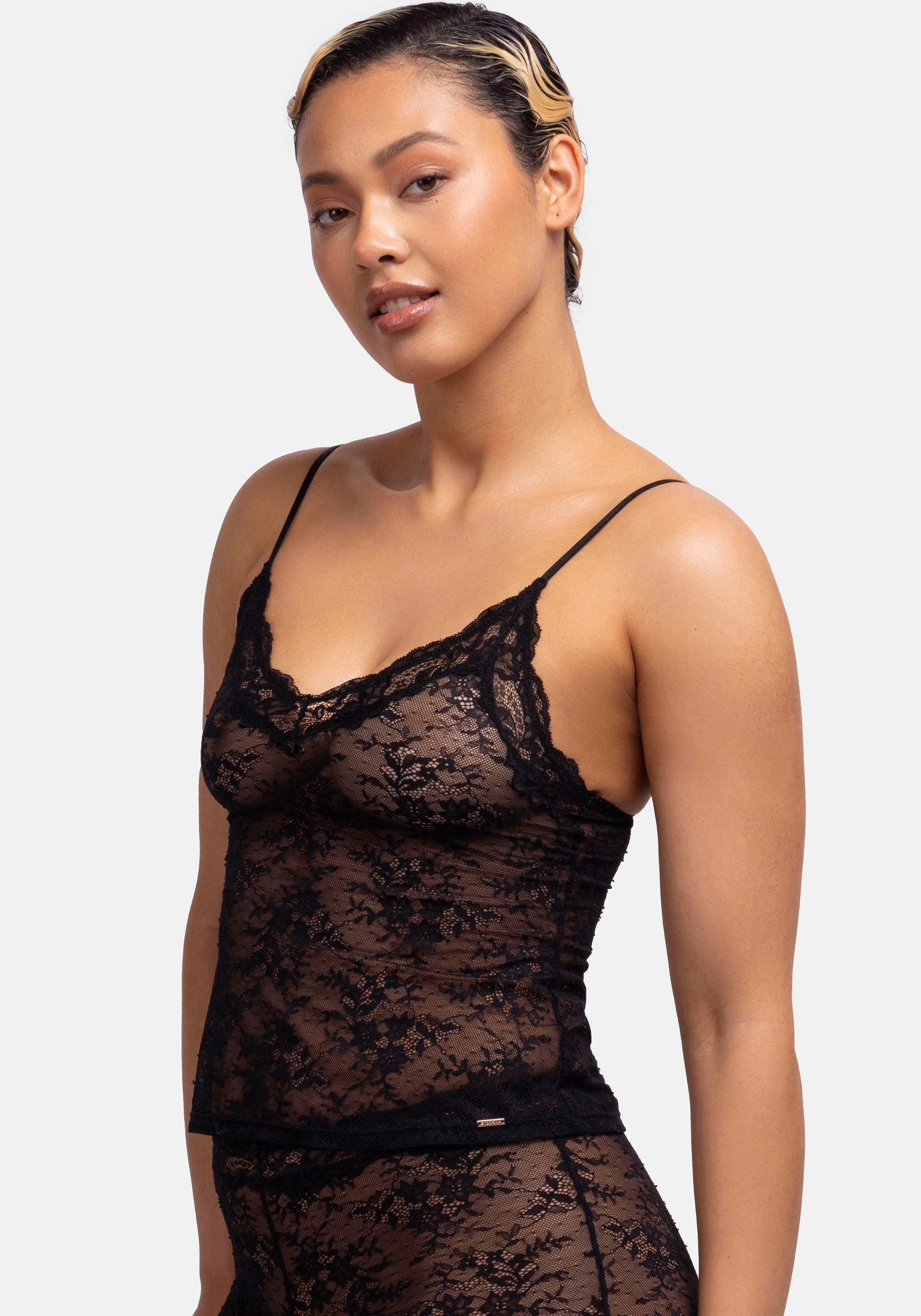 Dorina Unterhemd »ORIGINS« durchgehende Spitze mit Spitzenbesatz