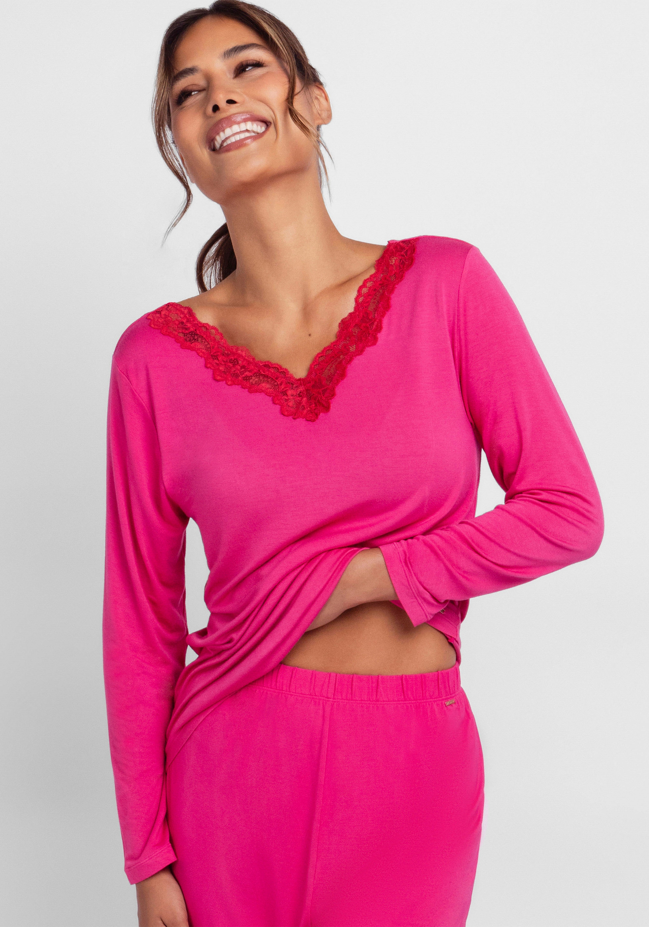 Dorina Pyjama »ORIGINS«, (2 tlg.), Spitze, weich, Langarm, bequem, feminin