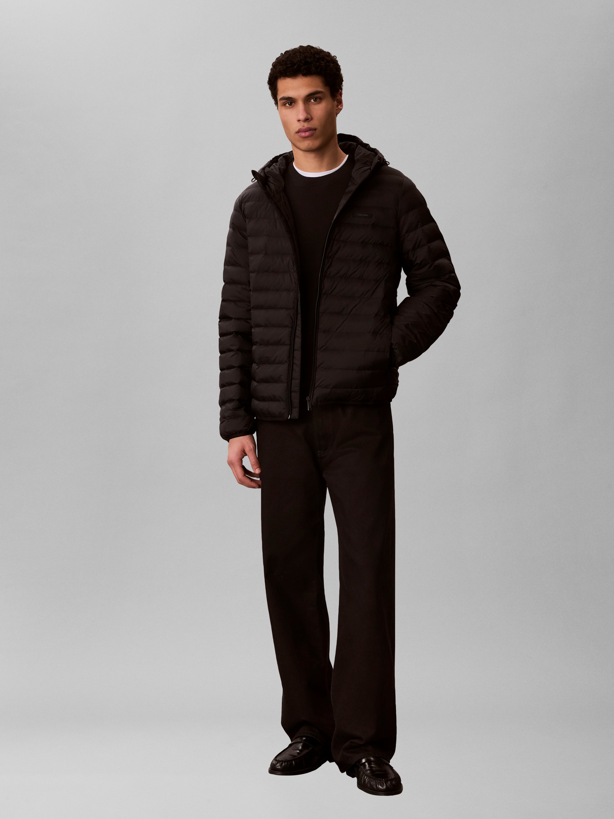 Calvin Klein Funktionsjacke »LS HOODED NYLON CHANNELED PUFFER« mit Kapuze Regular fit, mit Rundhalsausschnitt