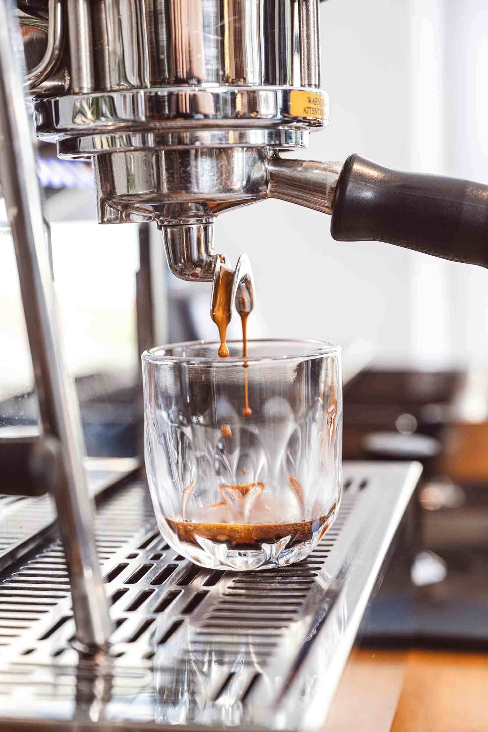 LEONARDO Latte-Macchiato-Glas »Kaffeegläser (3) Gocce 220 ml 6er Set transparent«