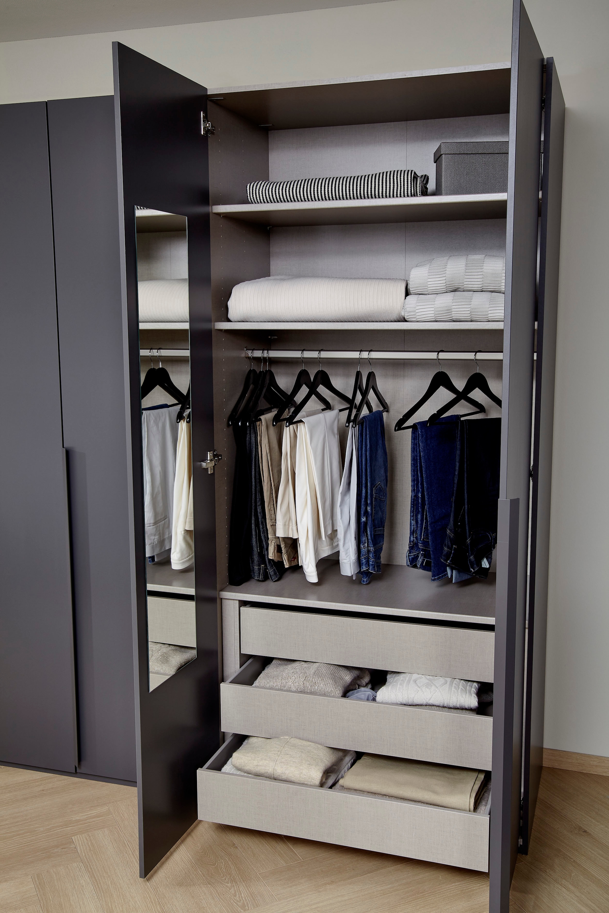 rauch Drehtürenschrank »Purisma« Kleiderschrank Schlafzimmerschrank Schrank, mit umfangreicher Innenausstattung