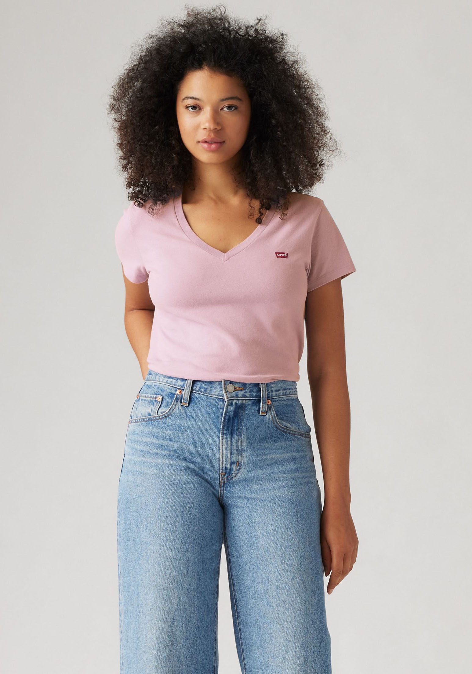 Levi's® V-Shirt »Perfect Tee«, mit kleinem Batwing- Logo