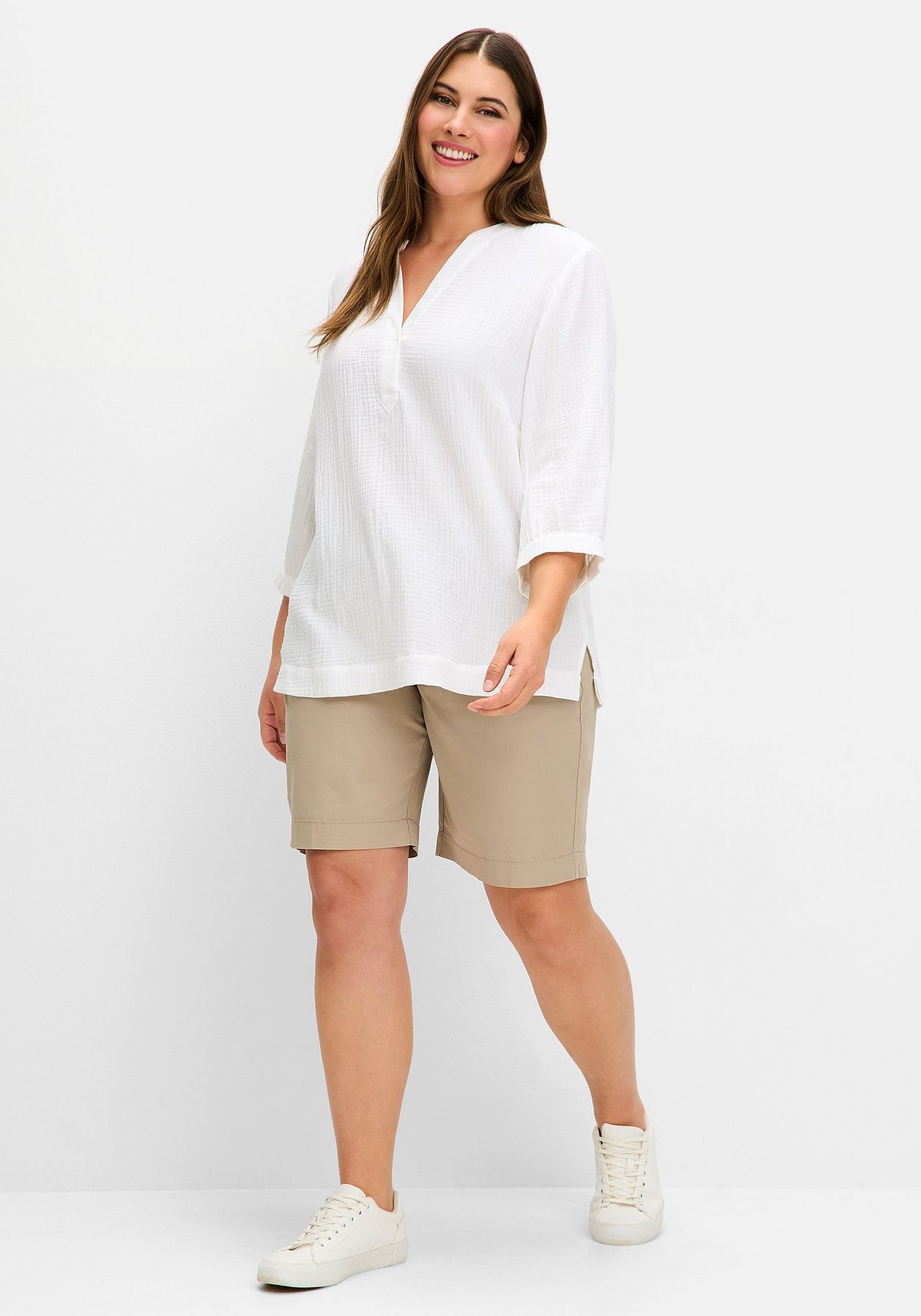 Sheego Tunika »Tunika mit 3/4-Arm und V-Schlitz, aus Musselin«