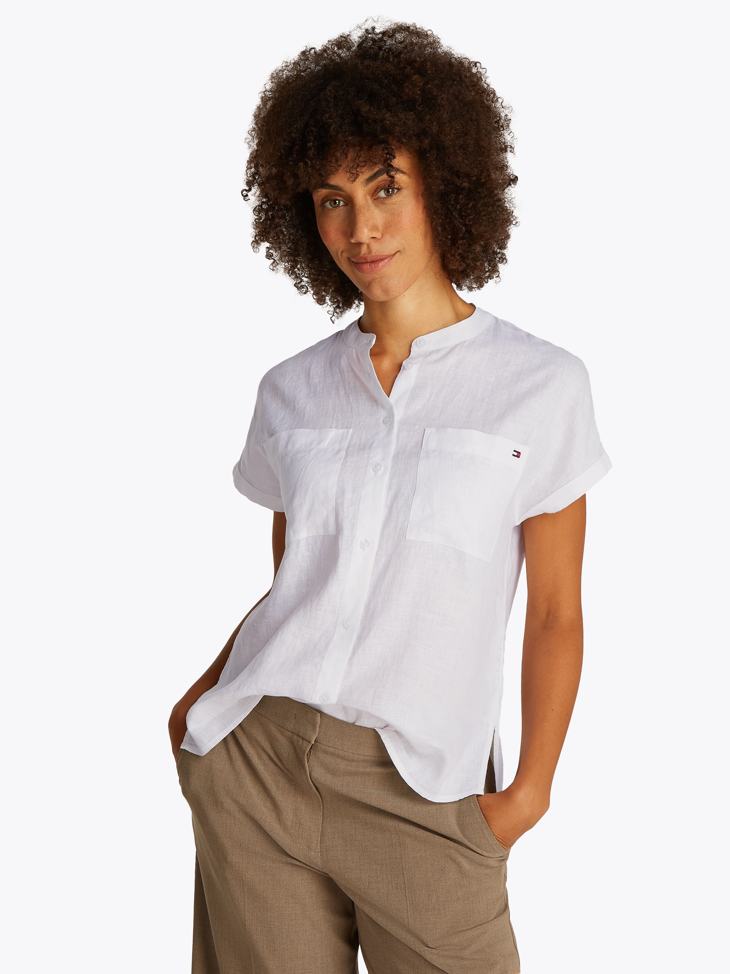 Tommy Hilfiger Kurzarmbluse »ESS LINEN COLLARLESS S/S BLOUSE«, mit Logostickerei,kühlendes Premium Leinen