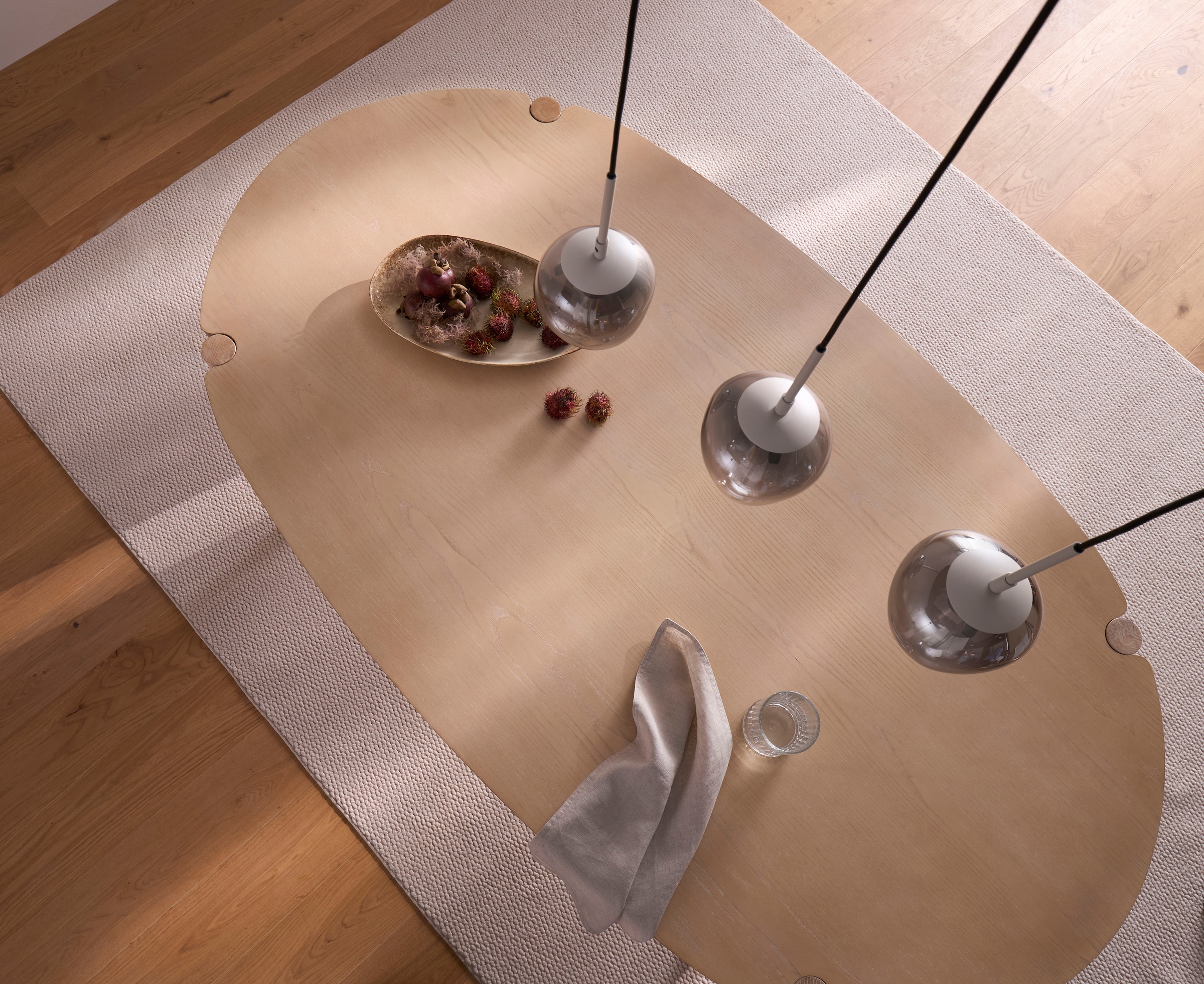 s.Oliver Esstisch »Illija« in ovaler Form, gefertigt aus Eschenholz und MDF mit Furnier