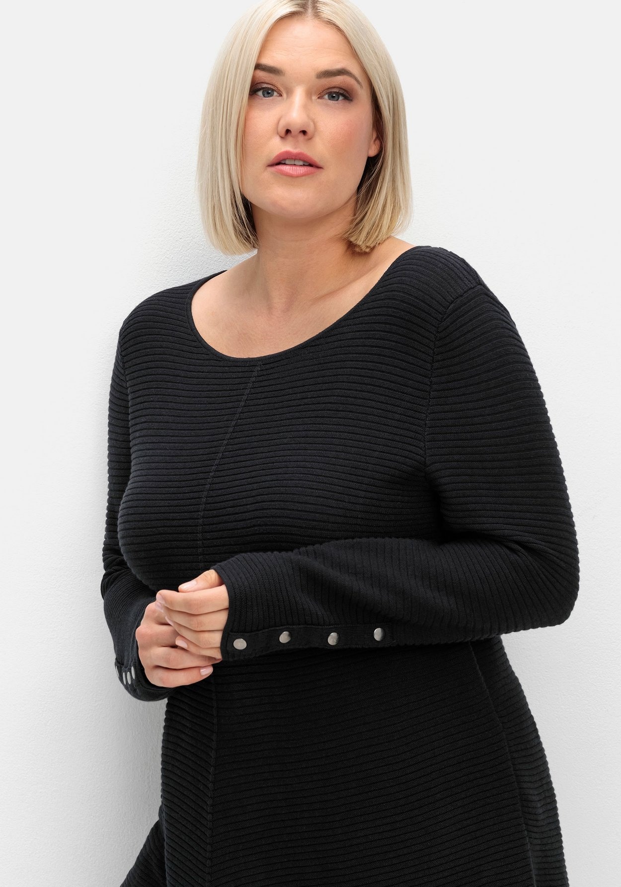 Sheego Rundhalspullover »Pullover mit spitz zulaufendem Saum«