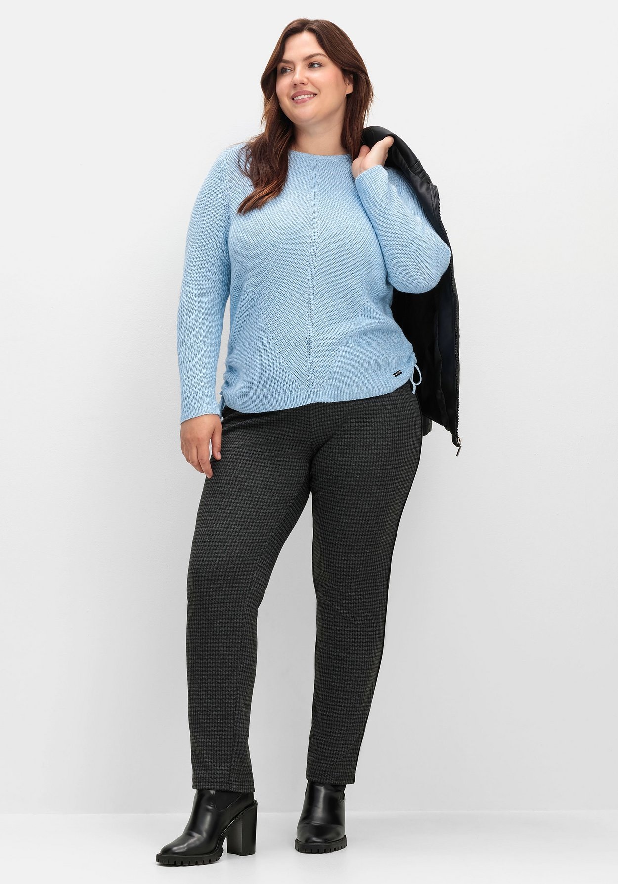 Sheego Schlupfhose »Schmale Hose mit grafischem Muster und Stretchbund«