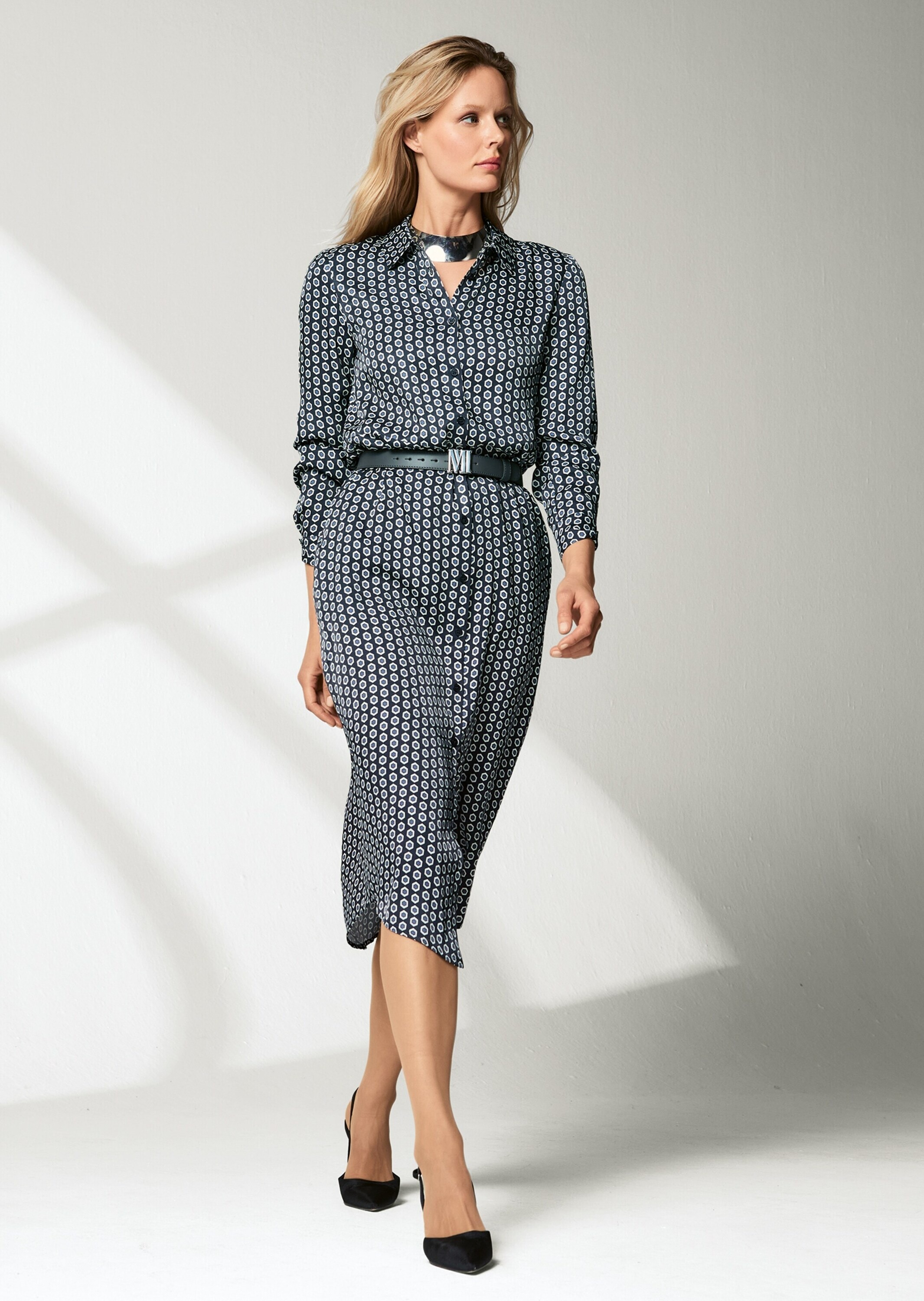 MADELEINE Midikleid »Kleid Hemdblusenkleid mit Grafik-Print«
