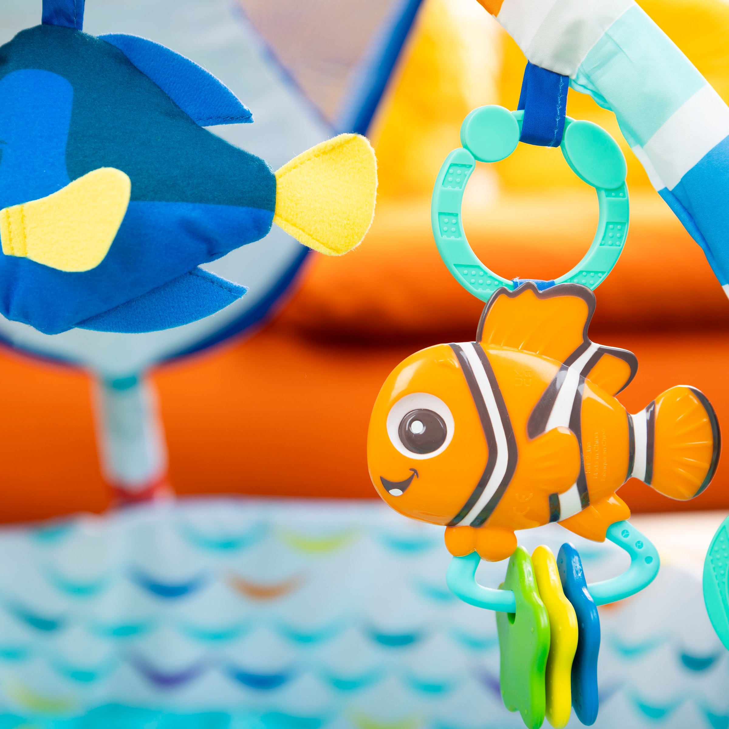 Bright Starts Spielbogen »Finding Nemo Mr. Ray Ocean Lights & Music Gym«, mit Licht- und Soundeffekt
