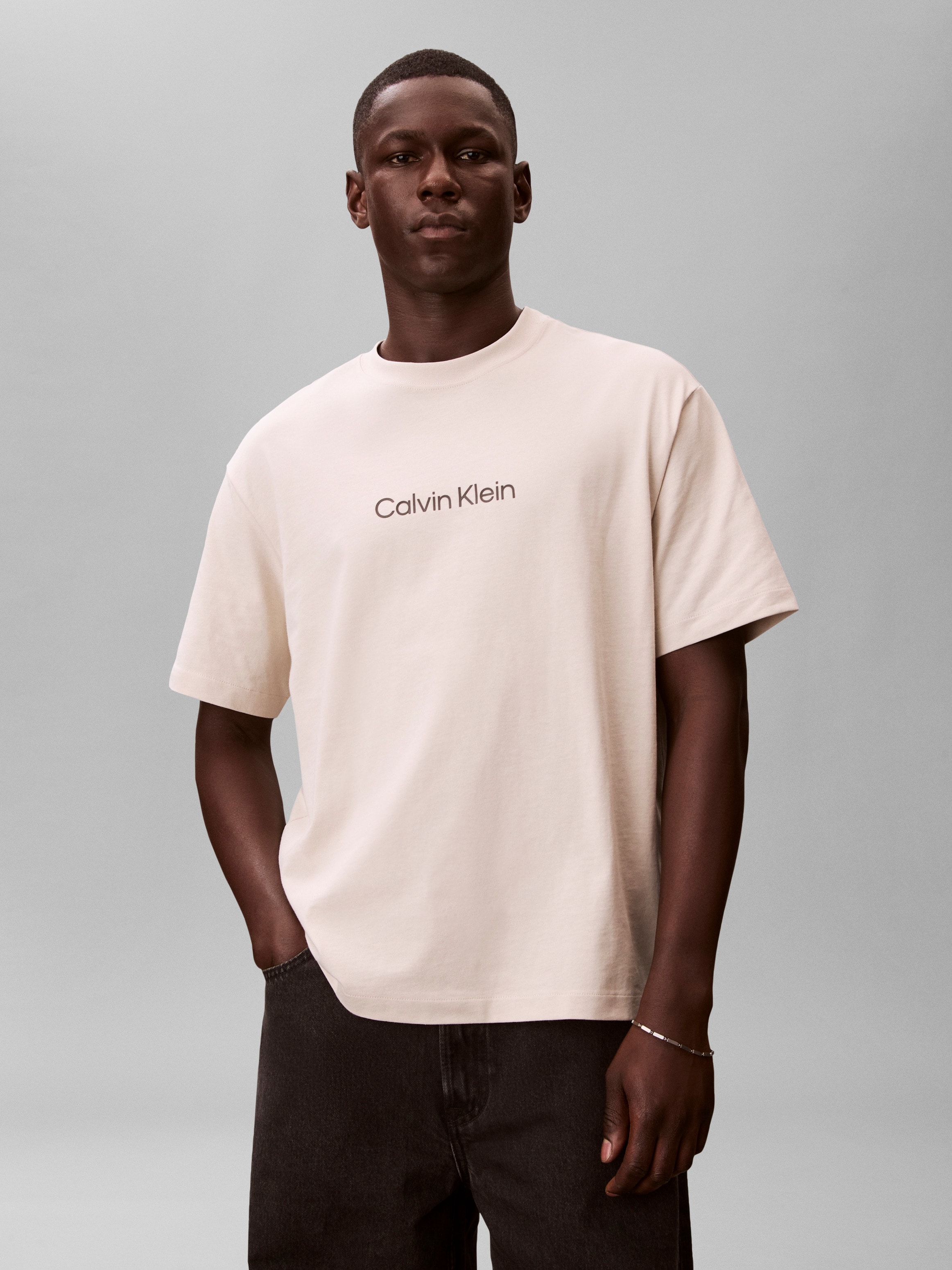 Calvin Klein T-Shirt »SS RLXD STANDARD LOGO CREWNK TEE« Rundhalsausschnitt, relaxed fit