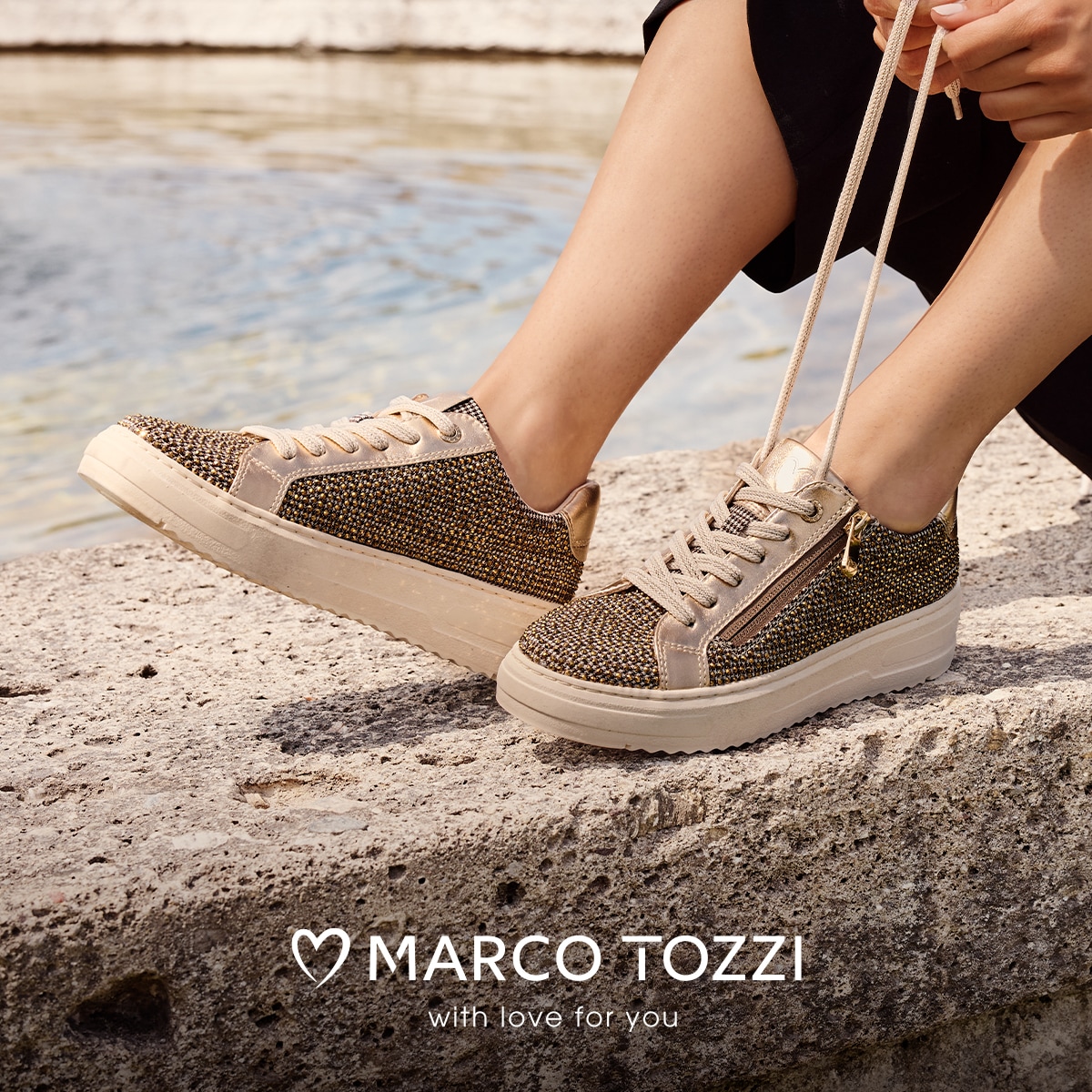 MARCO TOZZI Plateausneaker  , Freizeitschuh, Halbschuh, Schnürschuh mit funkelnden Strasssteinen