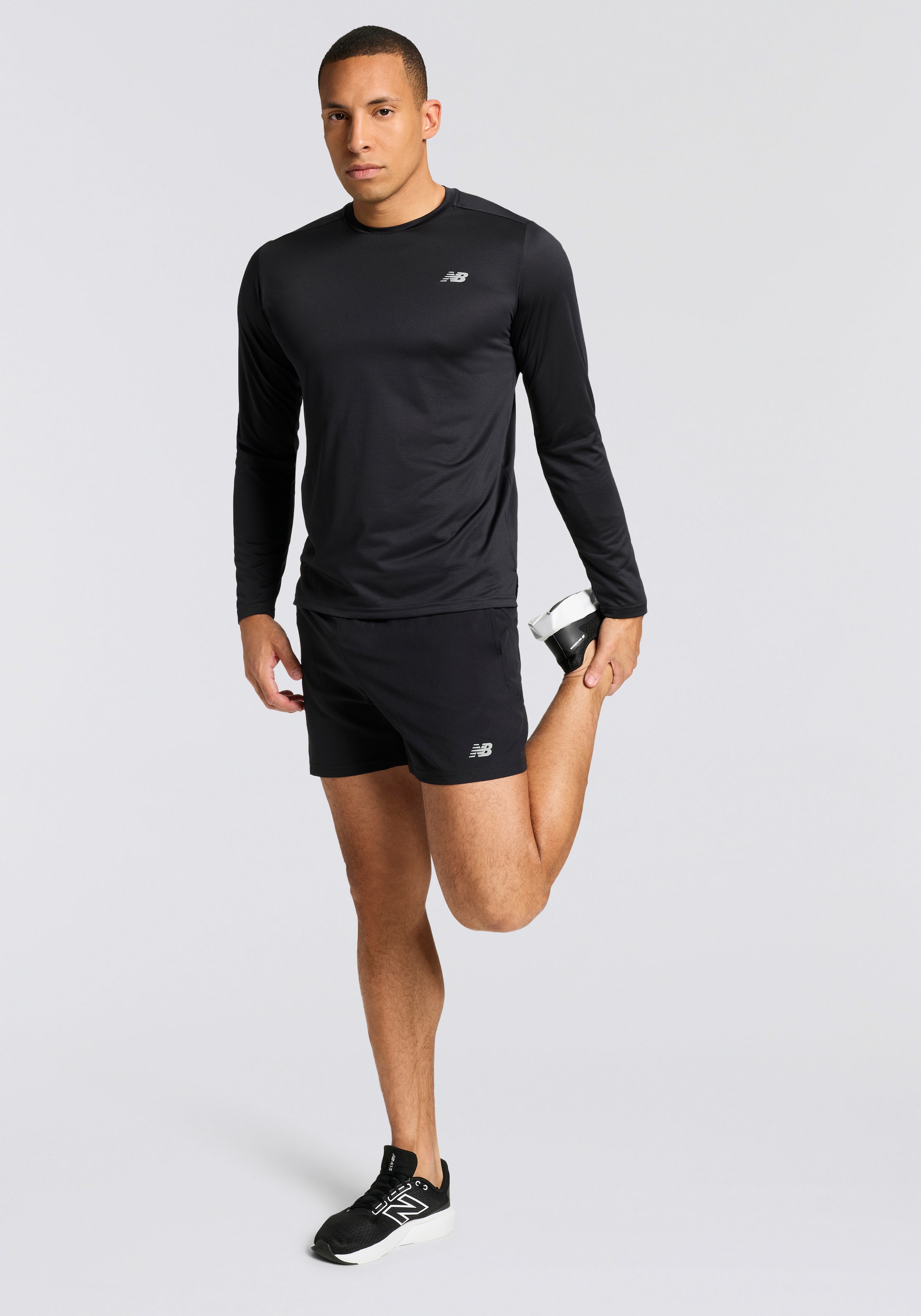 New Balance Laufshorts »SPORT ESSENTIAL SHORT 5«  für Laufen und Fitness, in sportlichem Stil, feuchtigkeitsabweisend