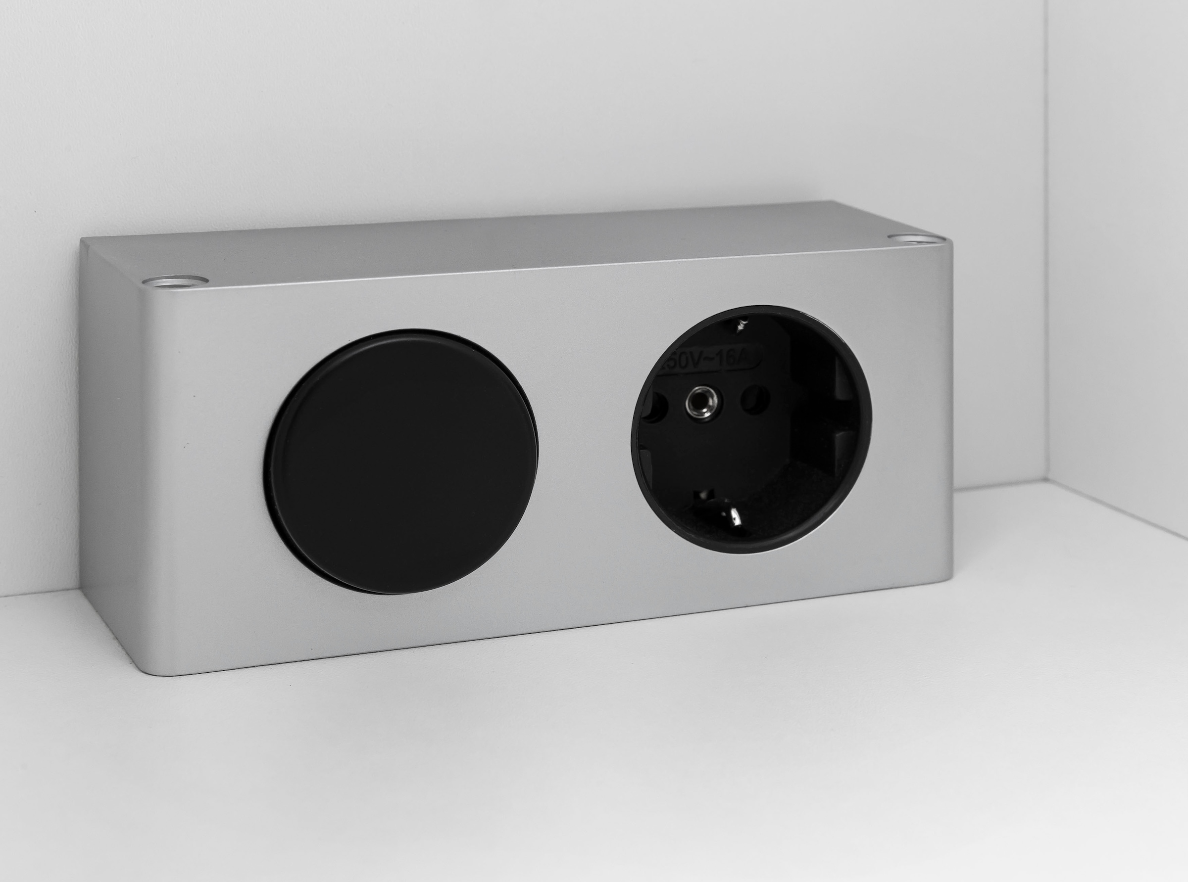 welltime Spiegelschrank »Trento, verschiedene Ausführungen und Farben« Breite 60 cm, mit 3D-Effekt, Spiegeltüren, Inklusive LED-Beleuchtung