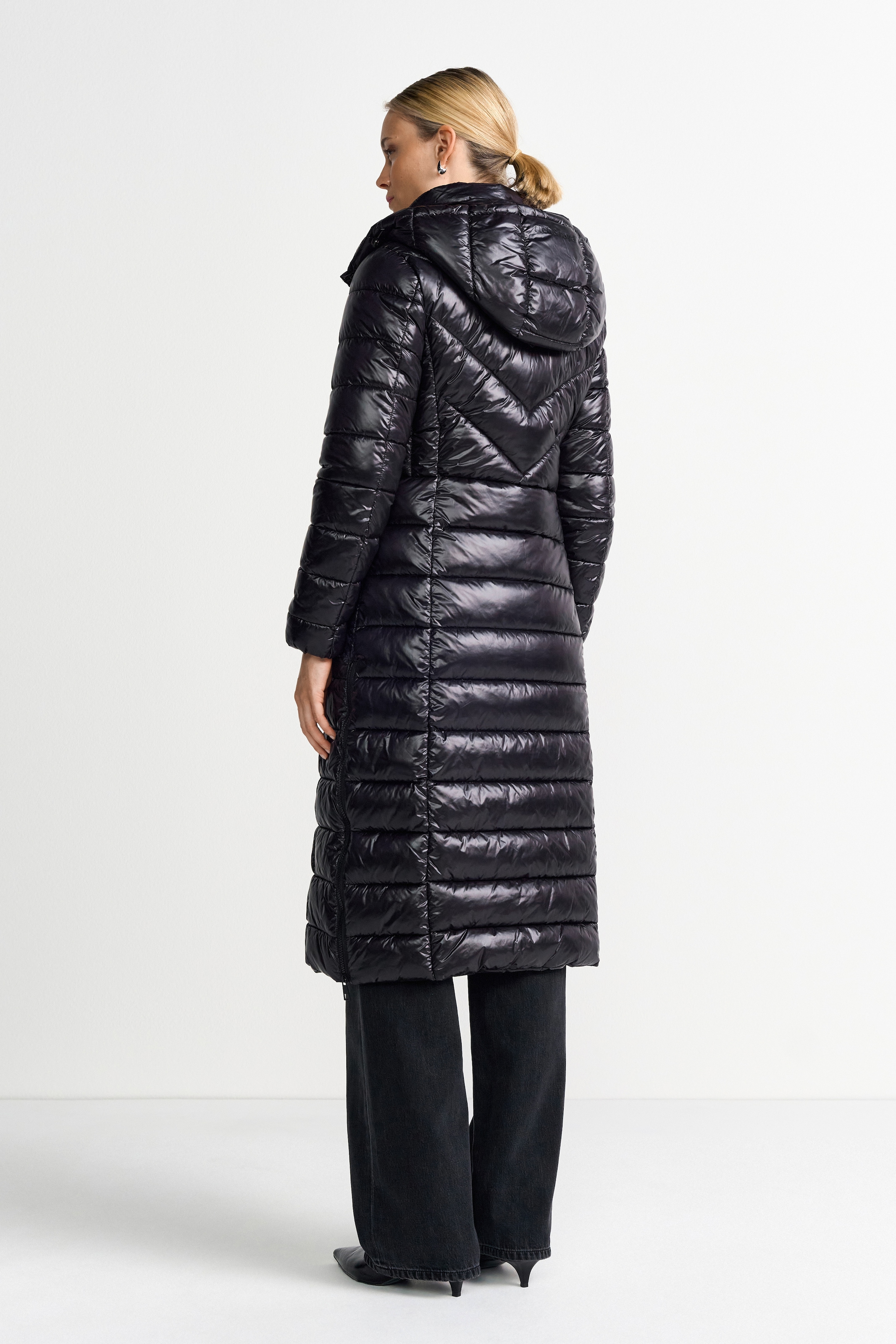 RICHROYAL Steppmantel, mit glänzenden Finish, slim fit, mit Reißverschlüssen an den Seiten