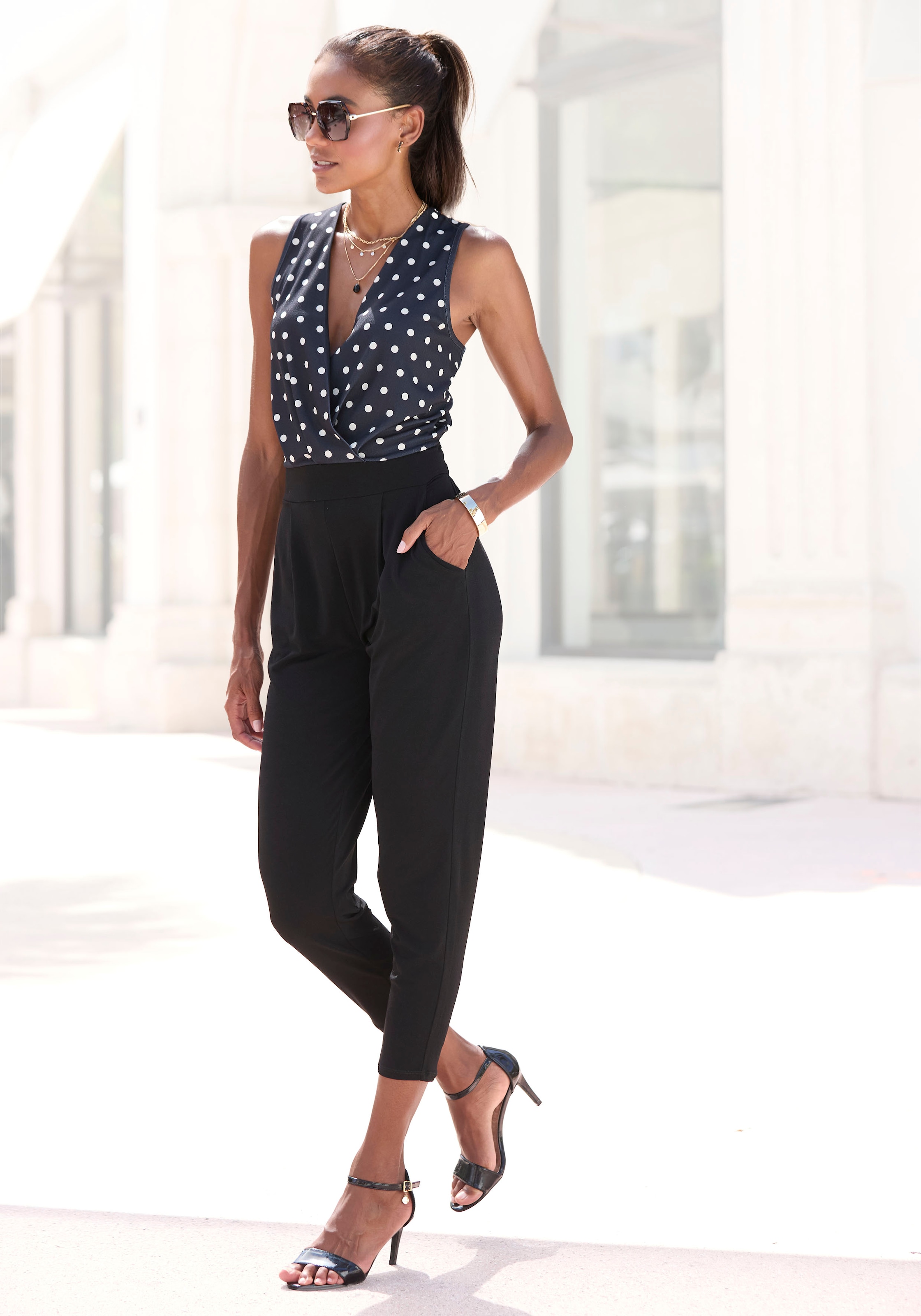 Overall, mit bedrucktem Oberteil, eleganter Jumpsuit mit V-Ausschnitt