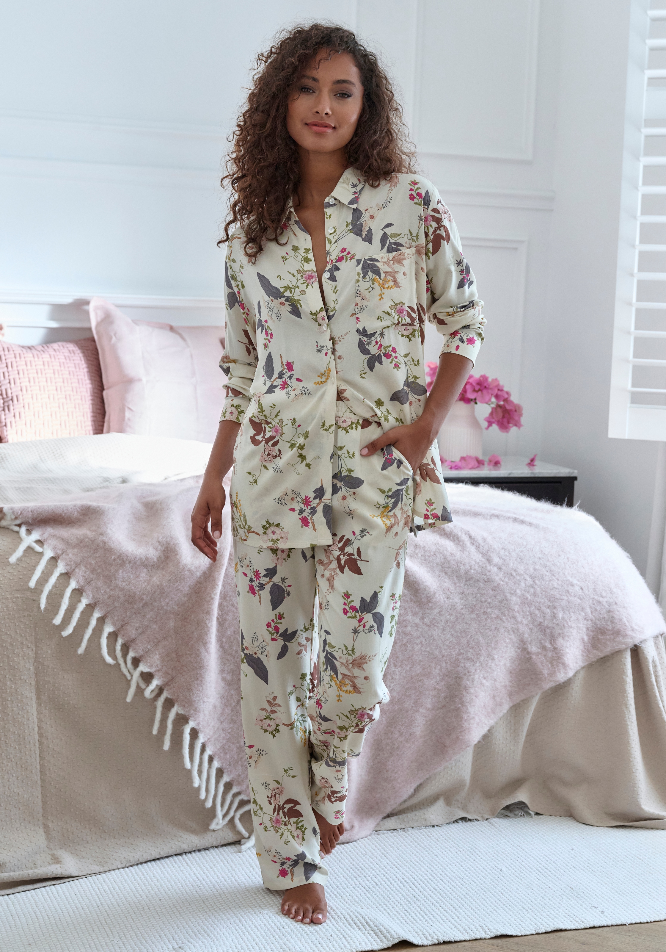 LASCANA Pyjama, (2 tlg.), im klassischen Stil