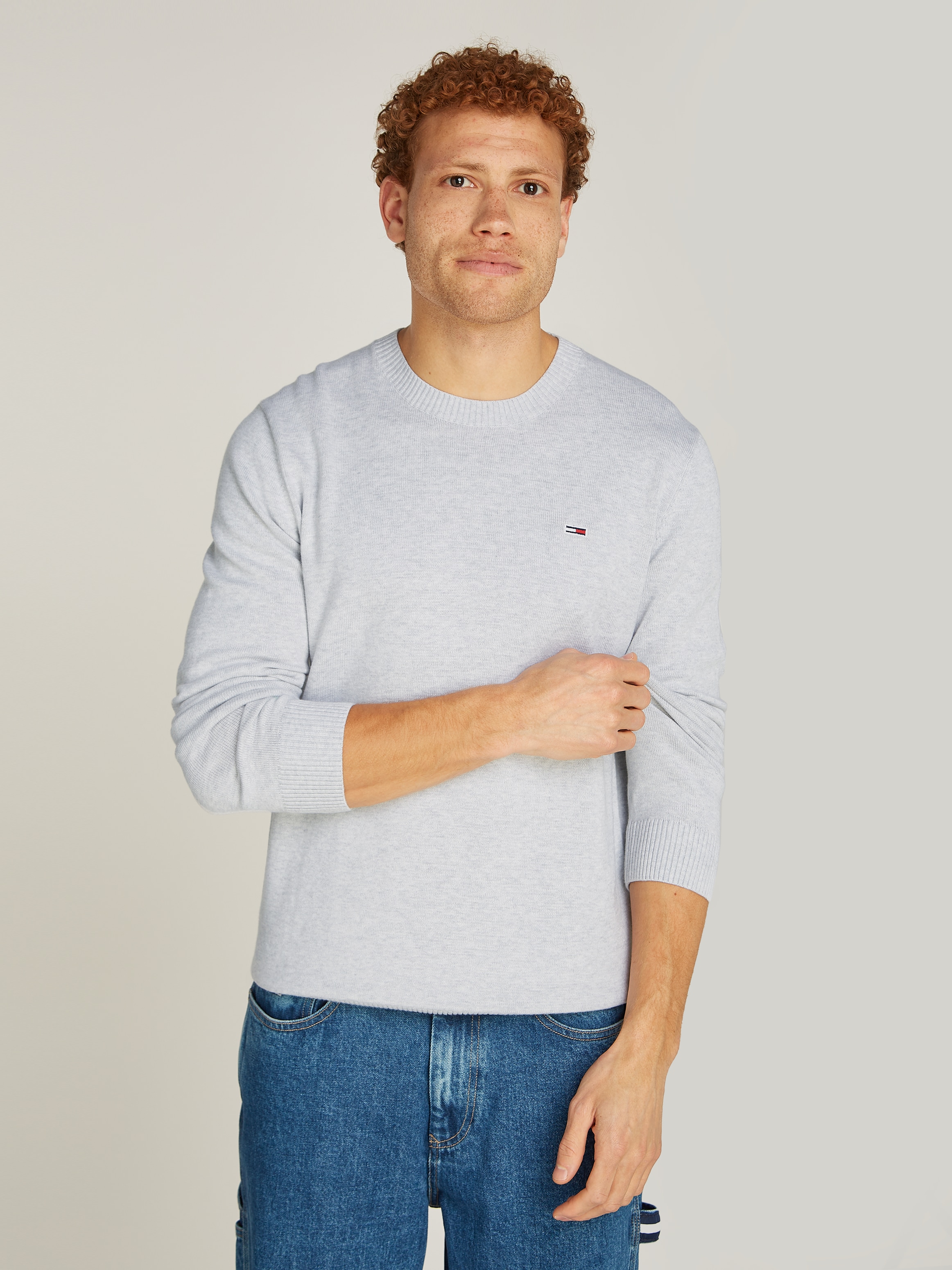 Rundhalspullover »TJM SLIM ESSENTIAL LIGHT SWEATER«, mit Flag-Patch