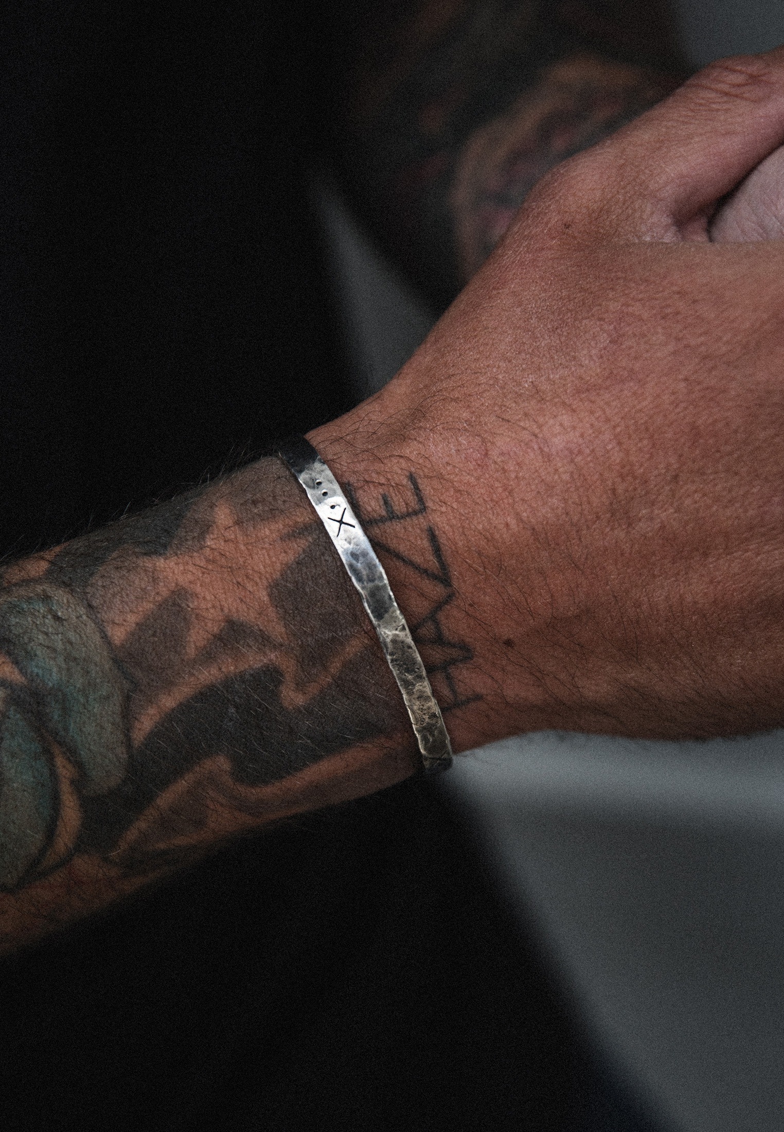 HAZE & GLORY Armreif »Armband Armreif - Salvation gehämmert 925 Silber«