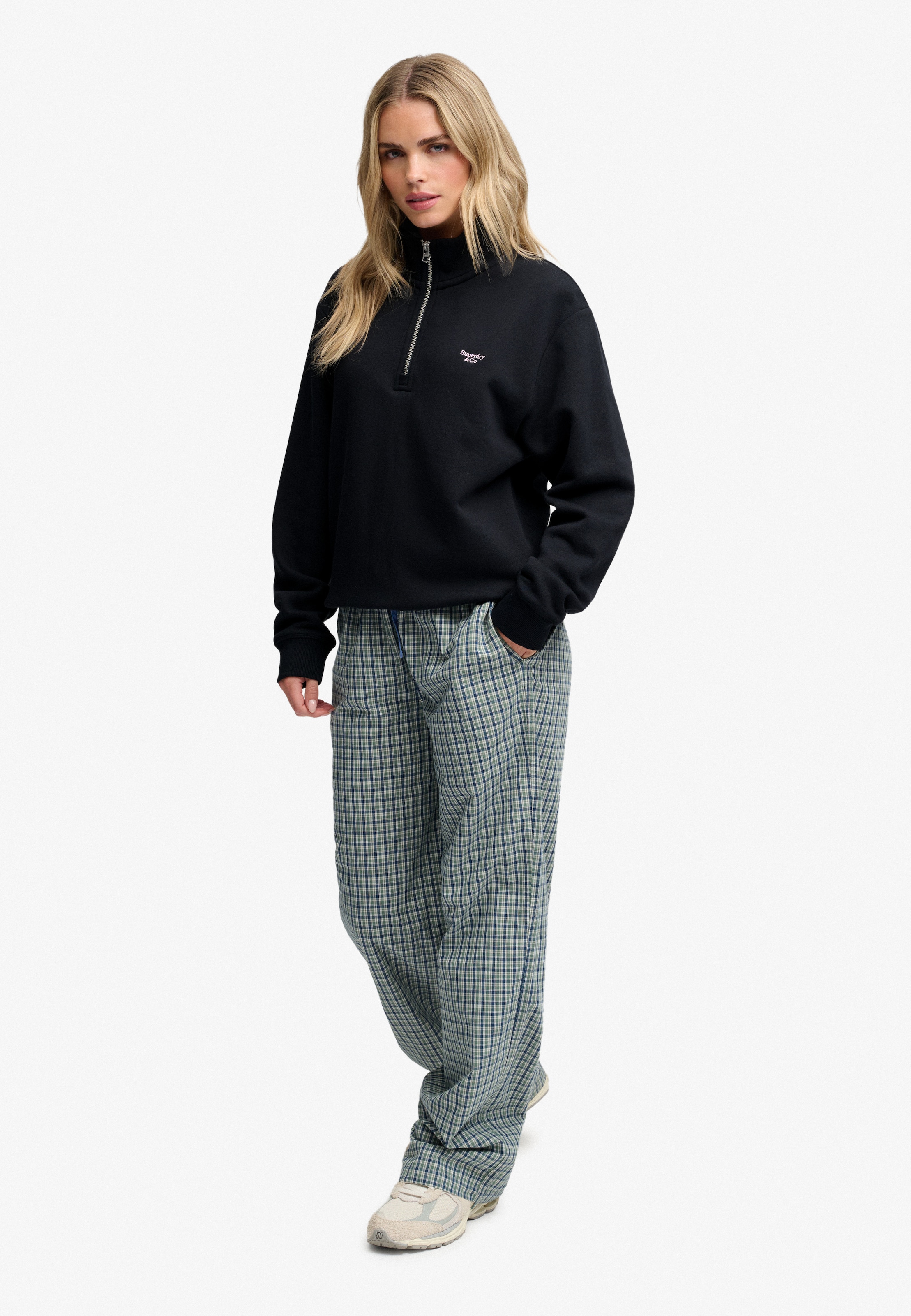 Superdry Sweatshirt »SIGNATURE EMB HALF ZIP«, mit Stehkragen, aus Baumwolle und Polyester, Loose Fit, unifarben
