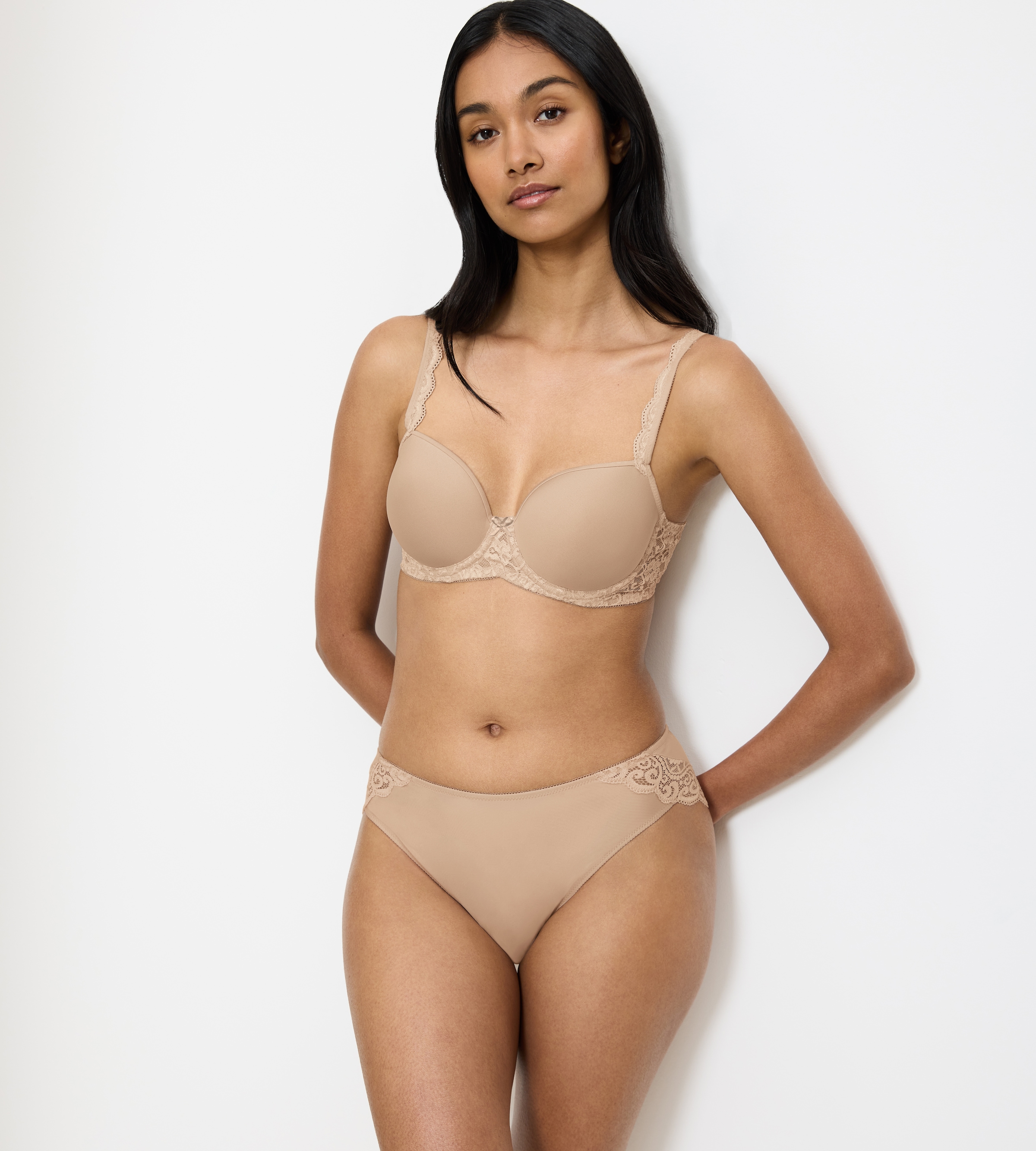 Triumph T-Shirt-BH »Amourette« Stretch-Spitze, glatte Cups, atmungsaktiv, leicht, feminin