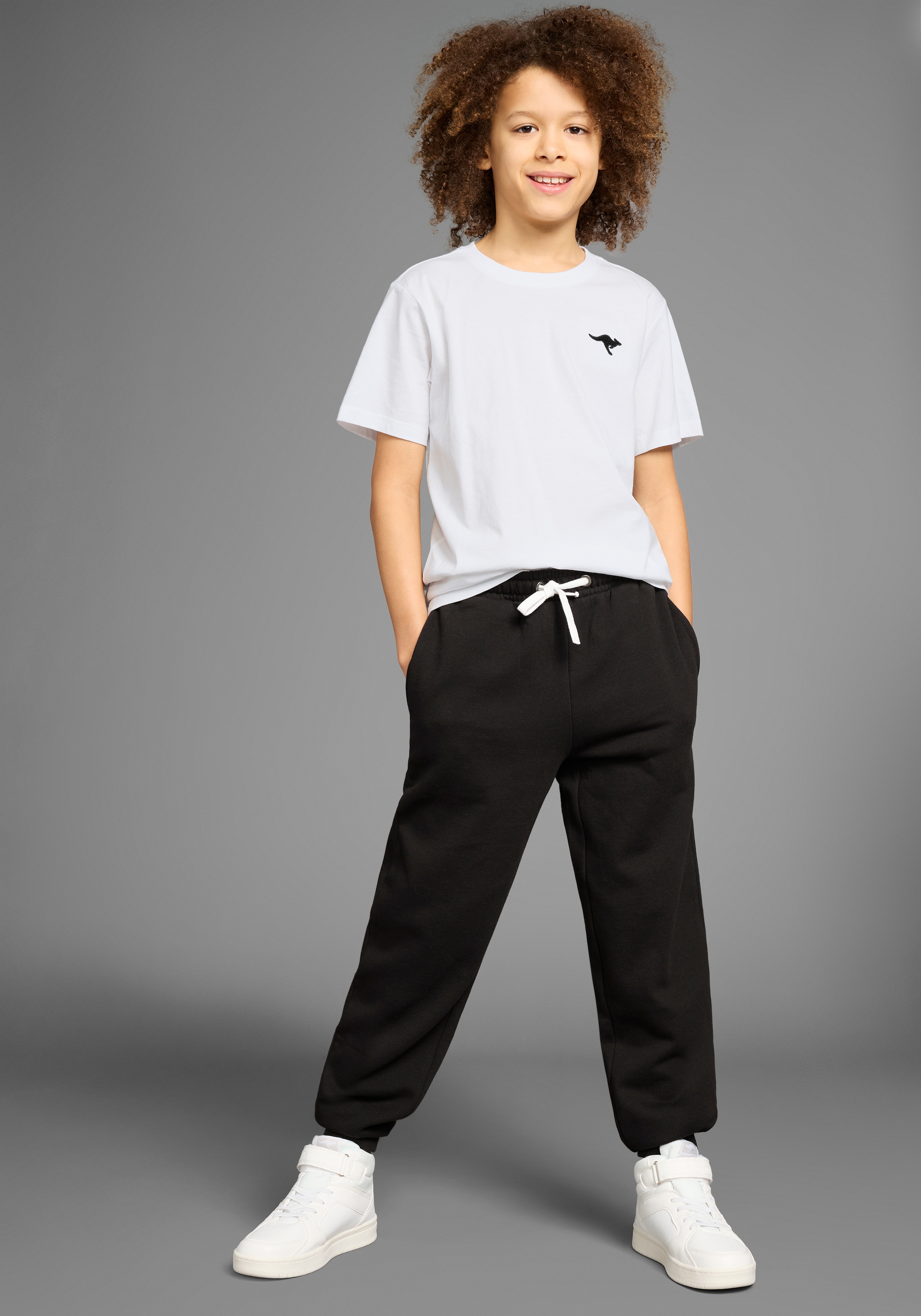 KangaROOS T-Shirt »2er Pack T-Shirts mit kleiner Stickerei« Packung, 2, 2 Stk. , 2 T-Shirts mit Stickerei