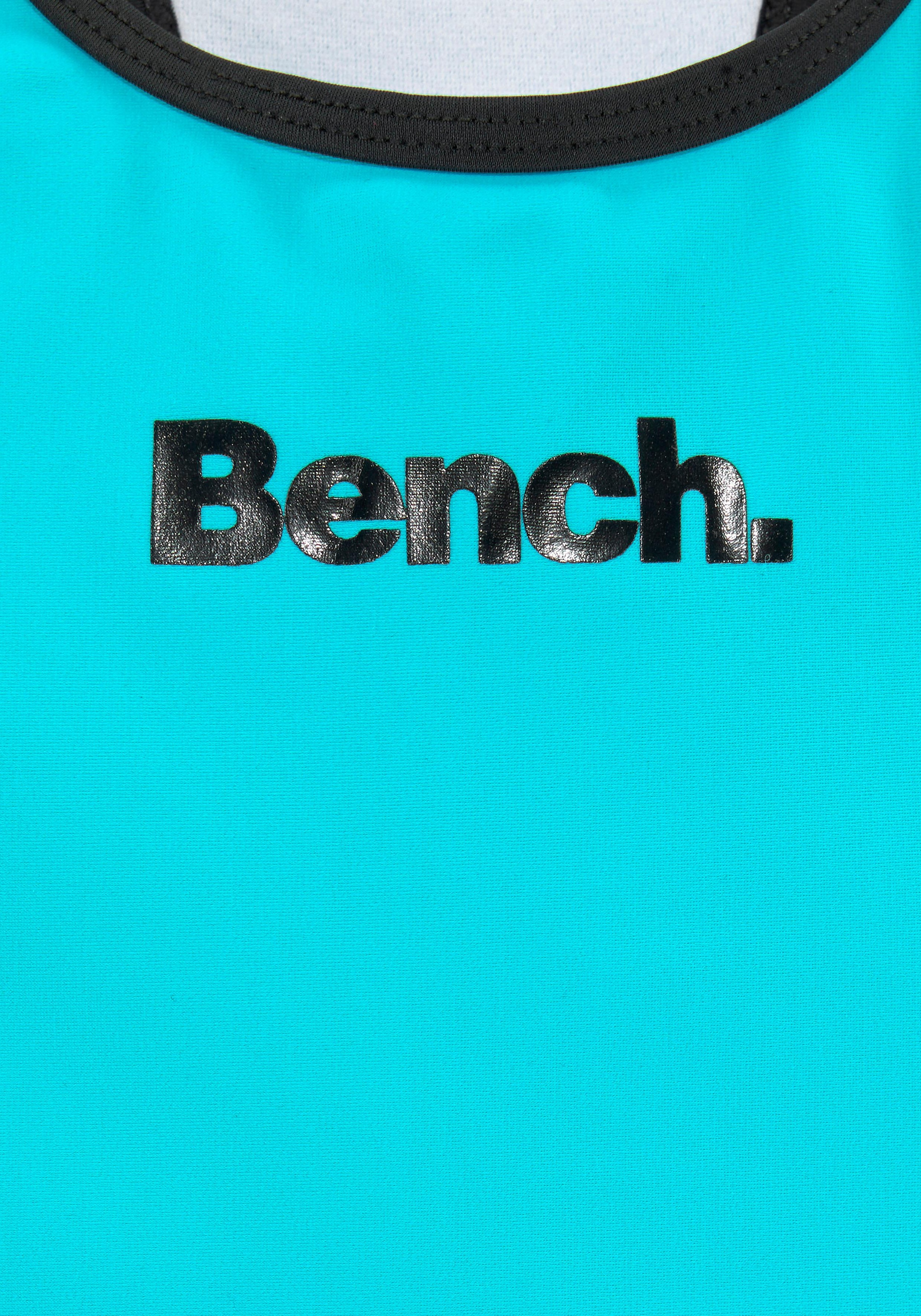 Bench. Badeanzug, bei Logoprint mit